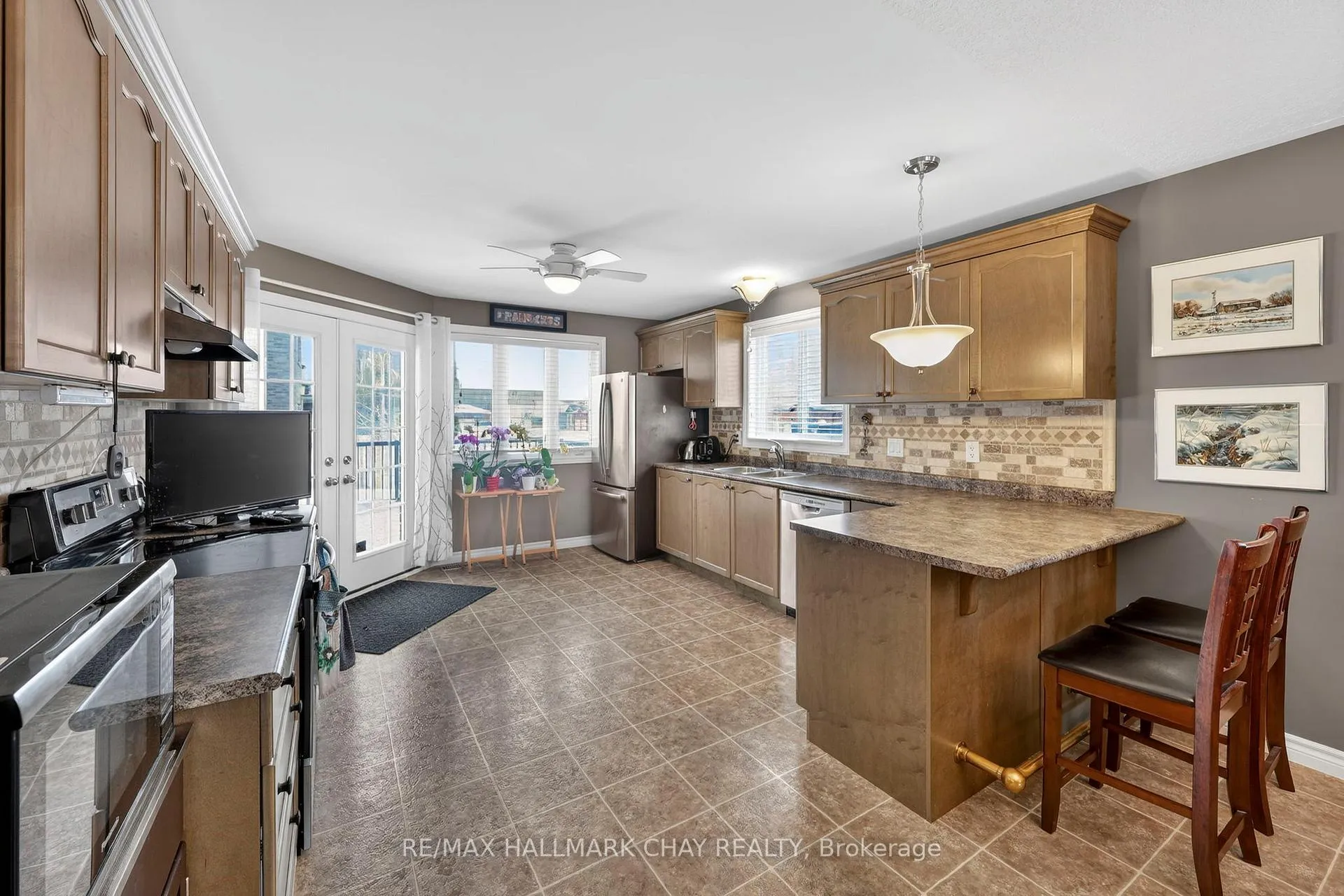 Photo 8 of 16 Sheppard Drive, Tay, Victoria Harbour — HOMEH