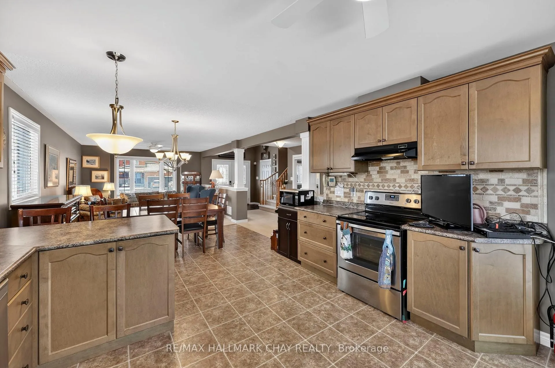 Photo 11 of 16 Sheppard Drive, Tay, Victoria Harbour — HOMEH
