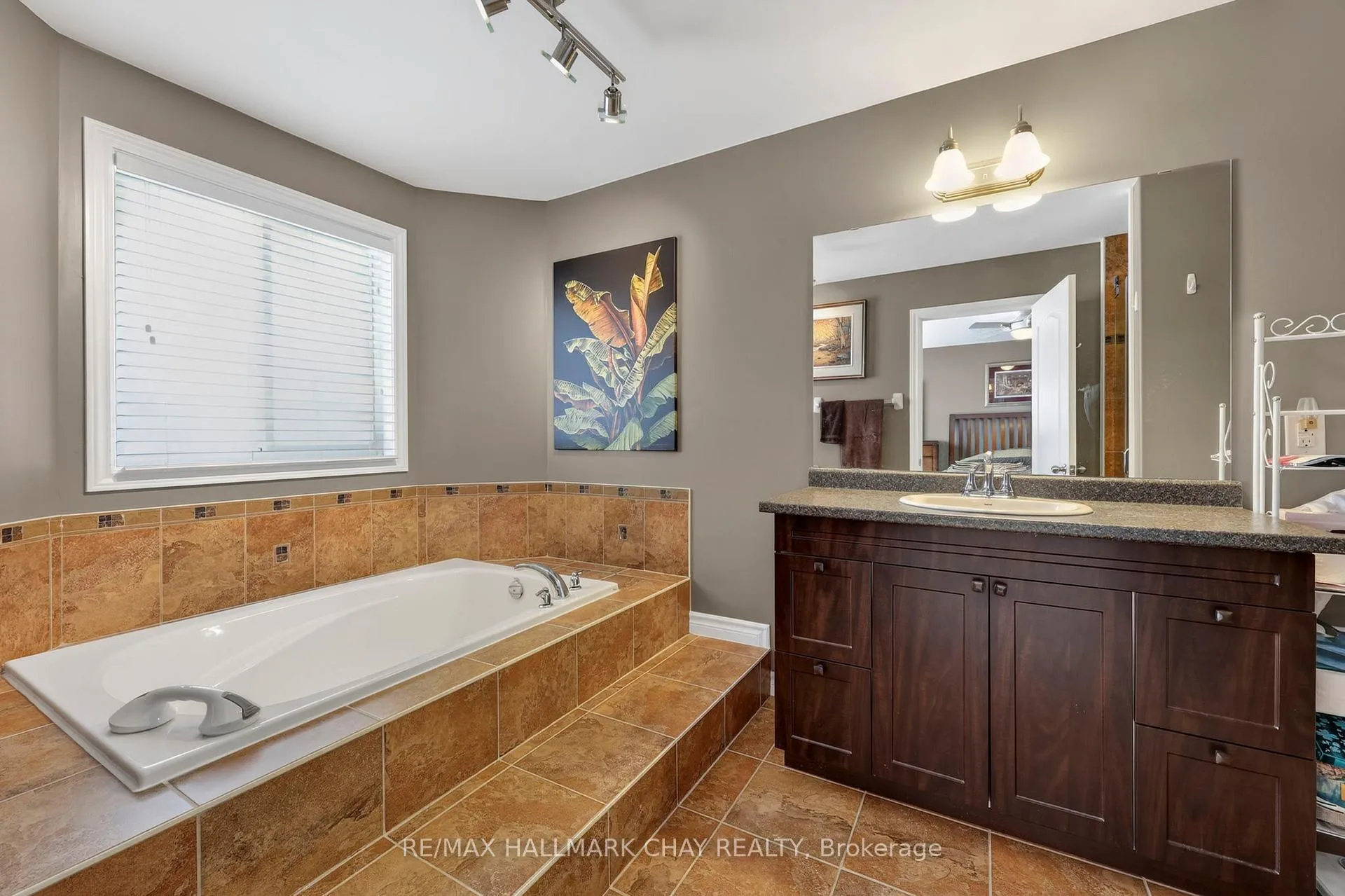 Photo 17 of 16 Sheppard Drive, Tay, Victoria Harbour — HOMEH