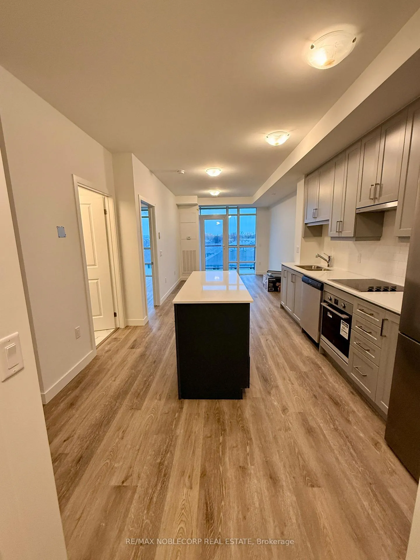 Photo 4 of Unit 403, 461 Green Road, Hamilton, Lakeshore — HOMEH