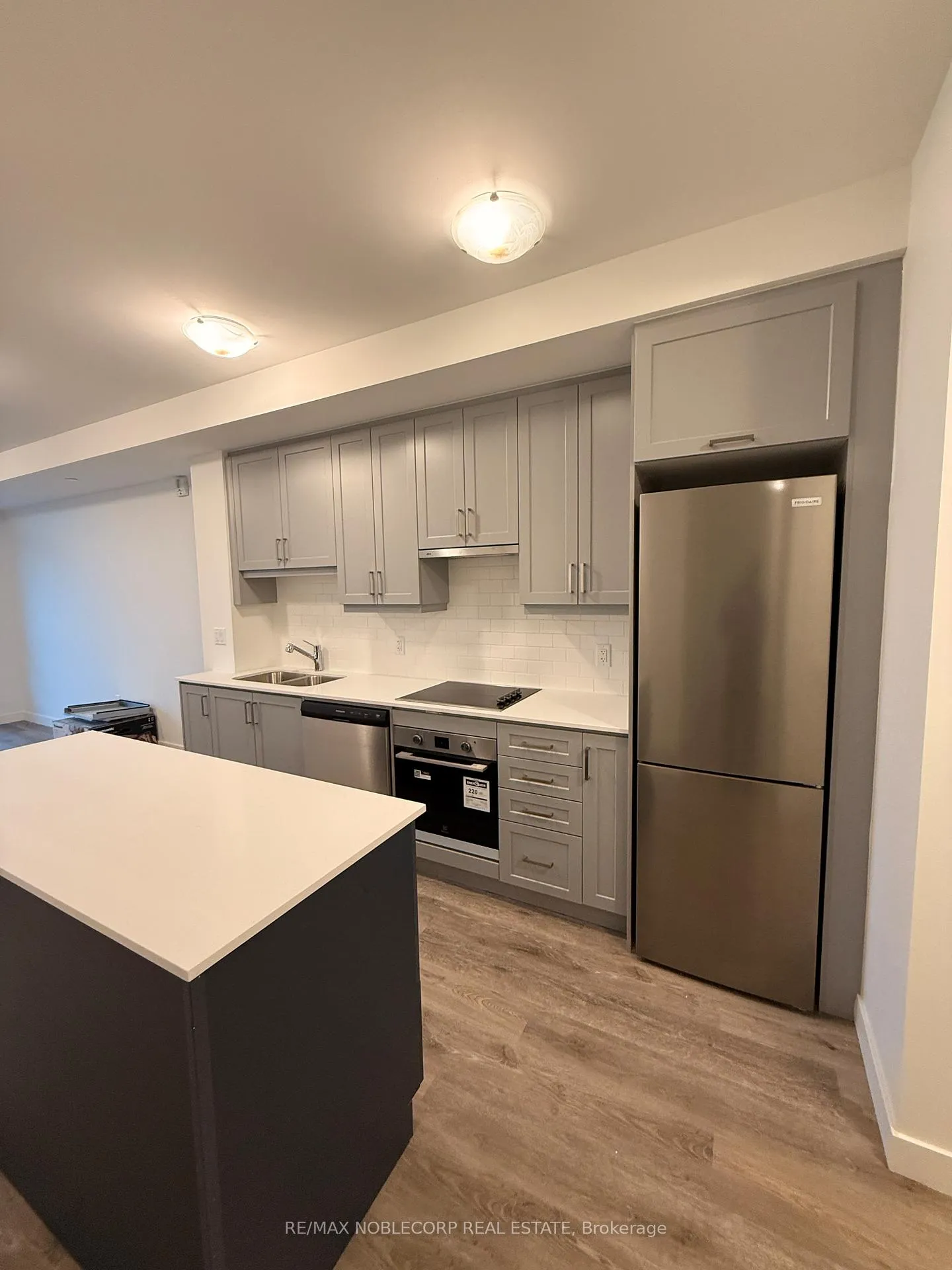 Photo 5 of Unit 403, 461 Green Road, Hamilton, Lakeshore — HOMEH