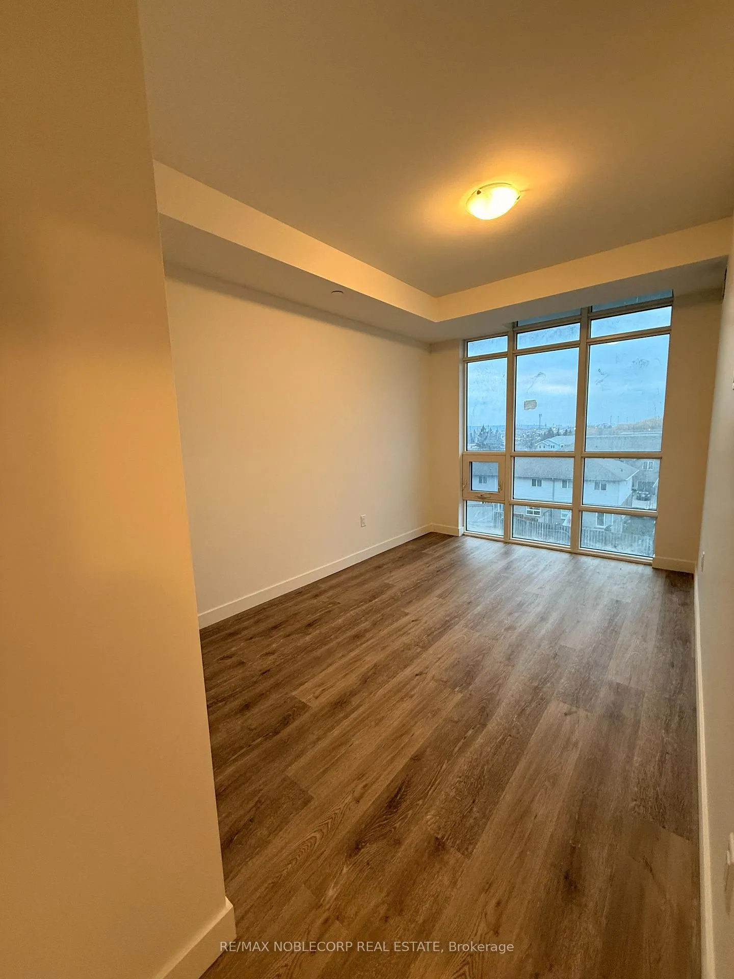 Photo 9 of Unit 403, 461 Green Road, Hamilton, Lakeshore — HOMEH