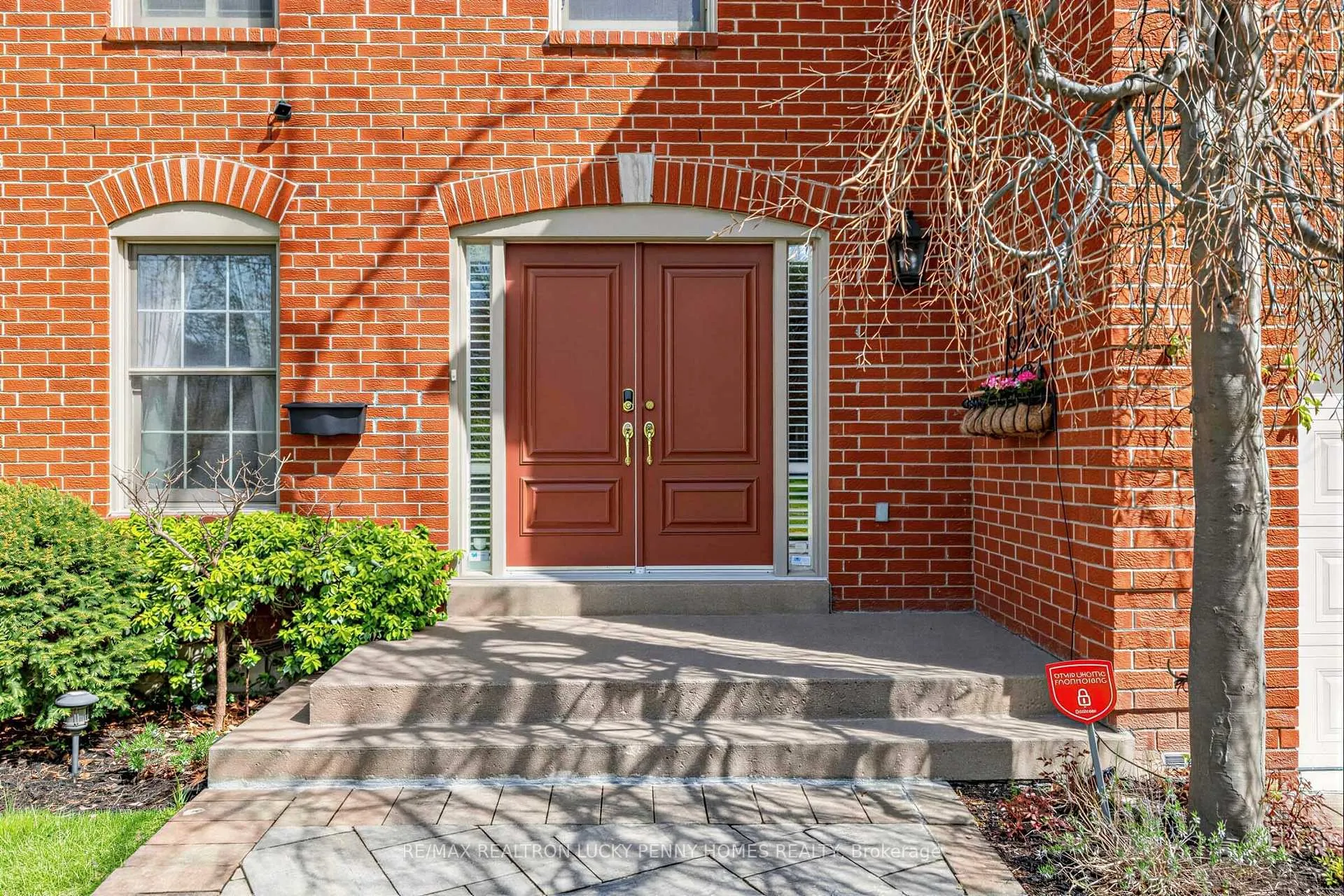 Photo 7 of 8 Goodmills Court, Markham, Unionville — HOMEH
