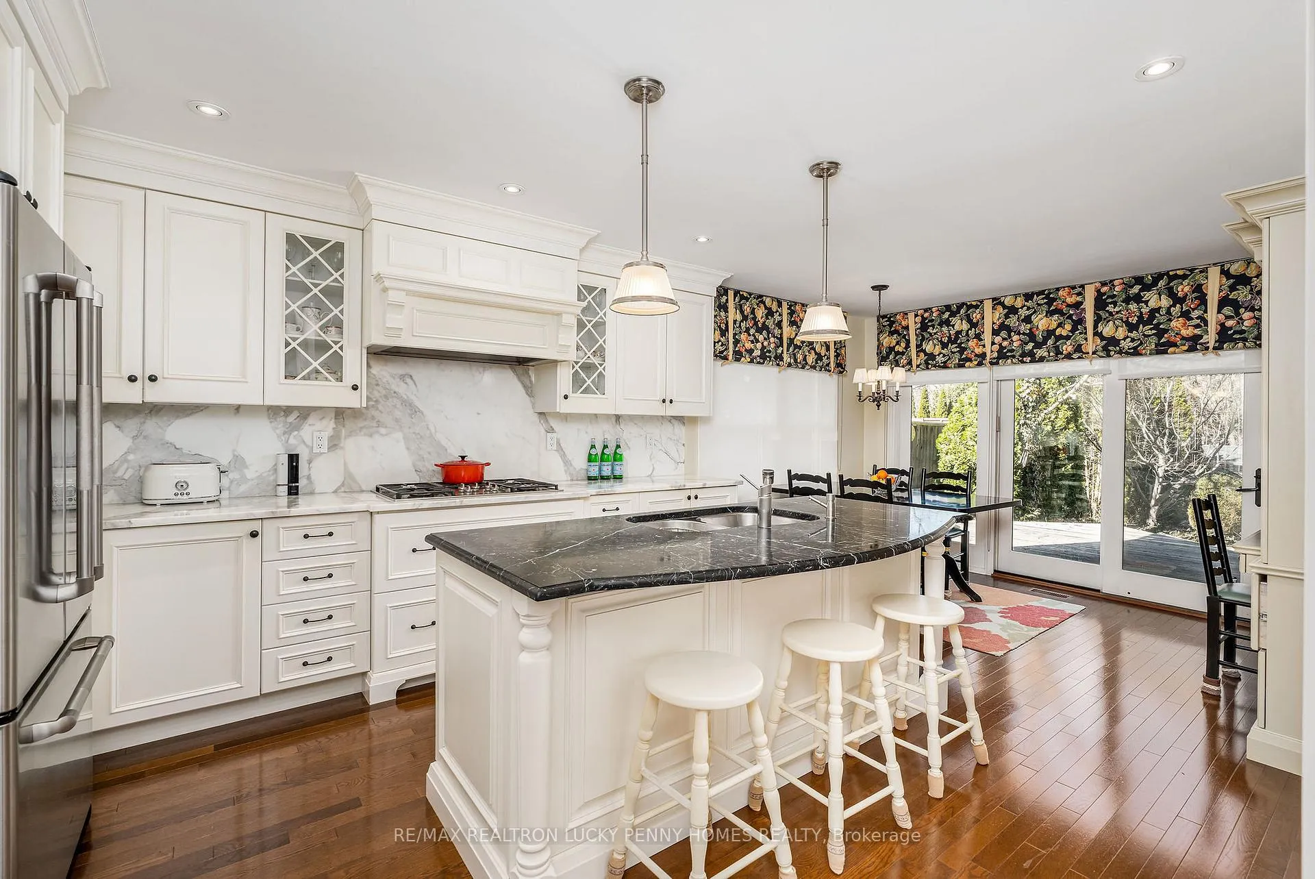 Photo 11 of 8 Goodmills Court, Markham, Unionville — HOMEH