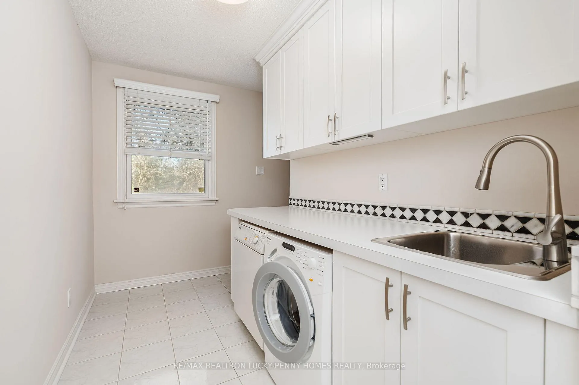 Photo 21 of 8 Goodmills Court, Markham, Unionville — HOMEH