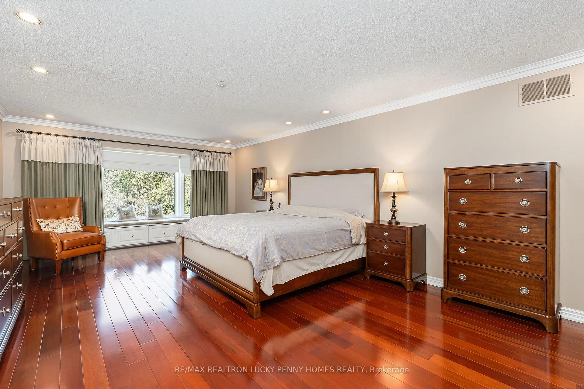 Photo 23 of 8 Goodmills Court, Markham, Unionville — HOMEH