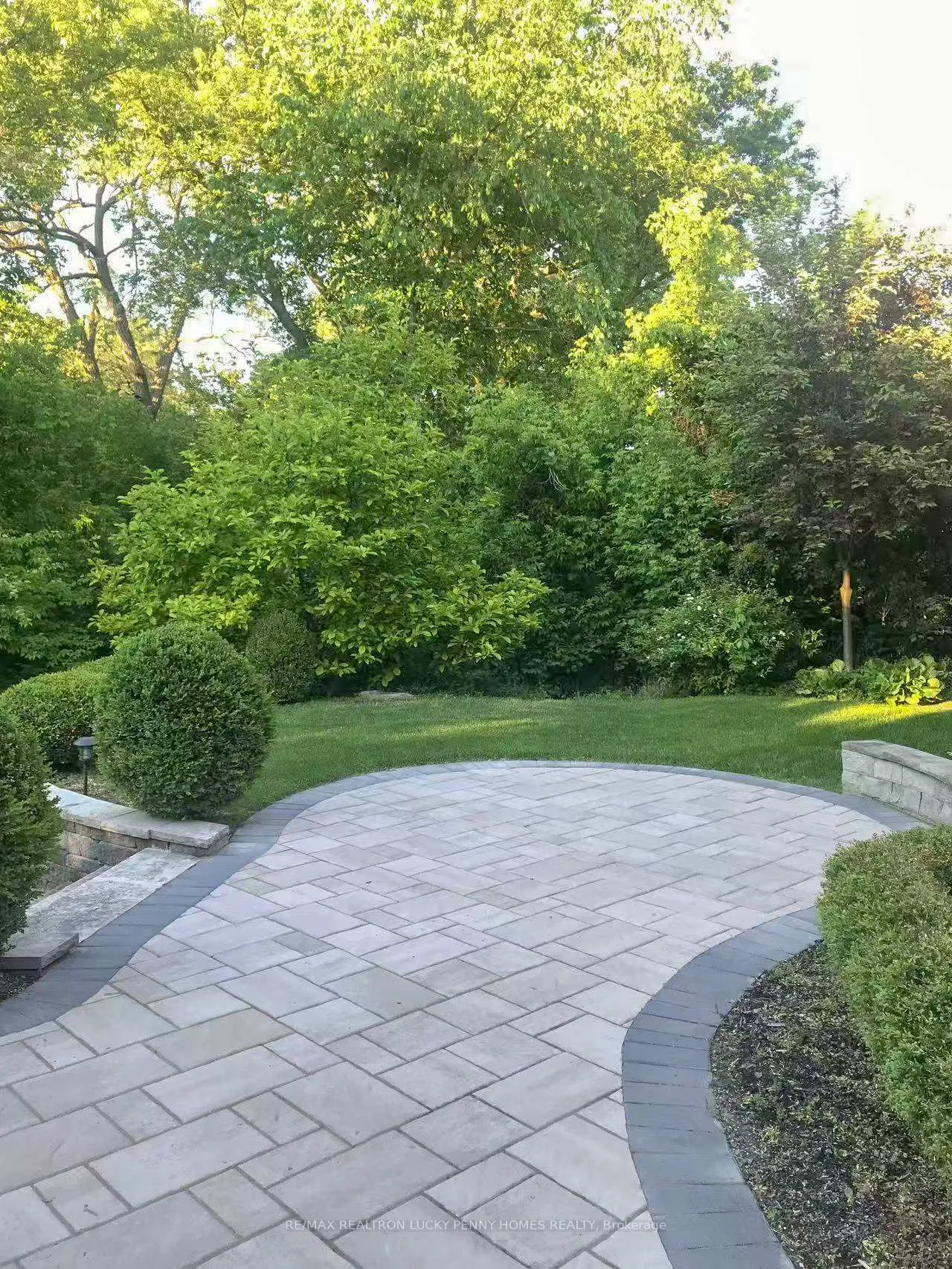 Photo 49 of 8 Goodmills Court, Markham, Unionville — HOMEH