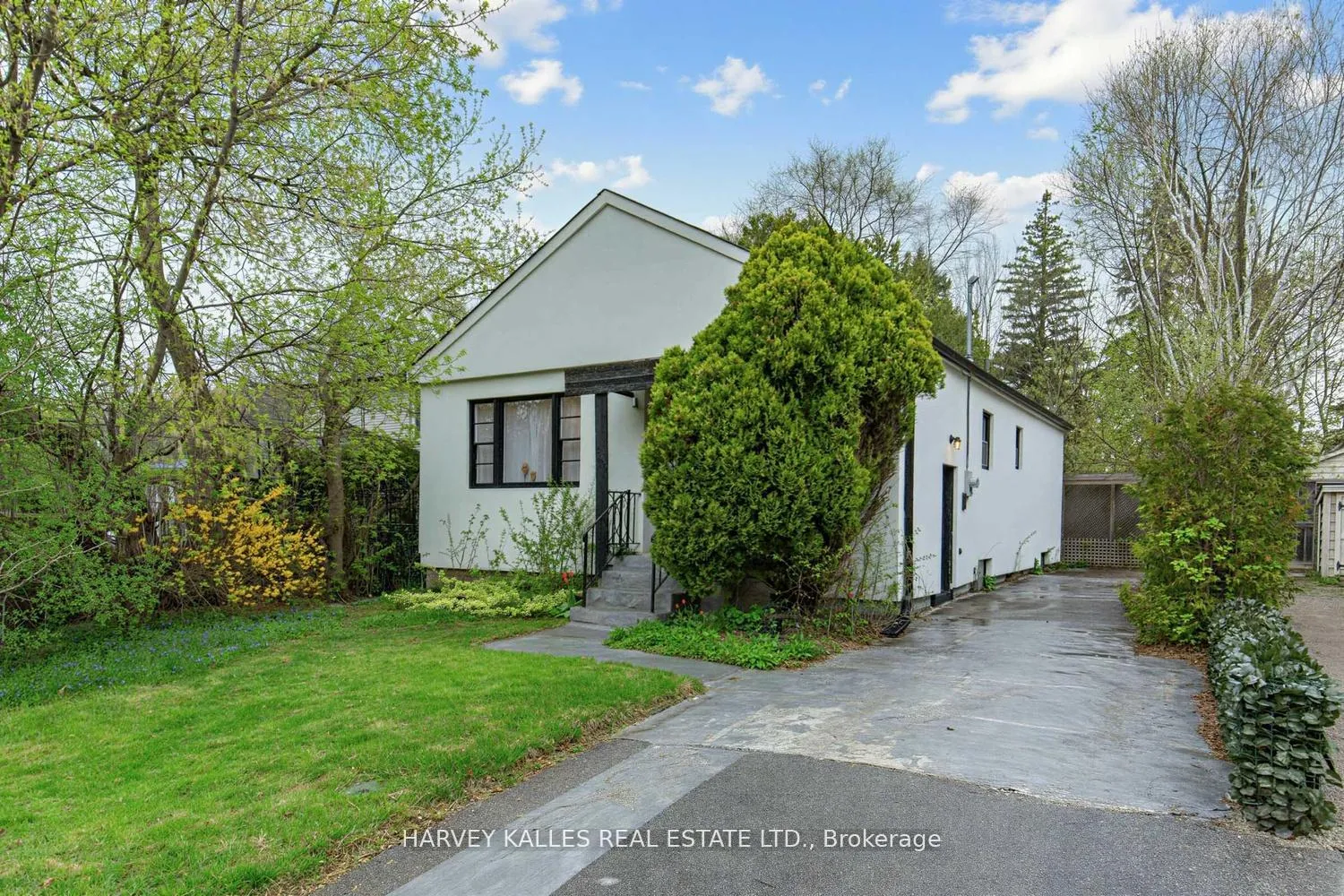 Front of 246 Burnett Avenue