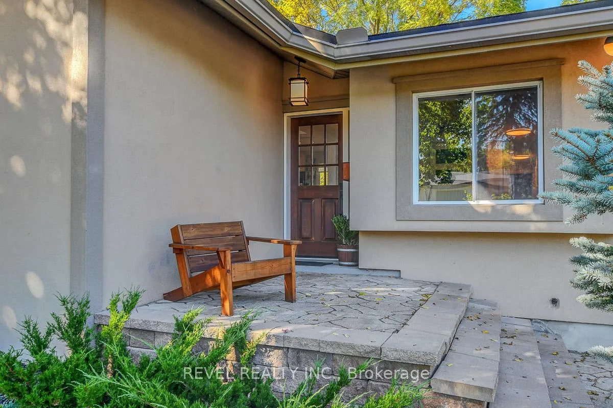 Photo 2 of 353 Mountbatten Avenue, Ottawa, Alta Vista/Faircrest Heights — HOMEH