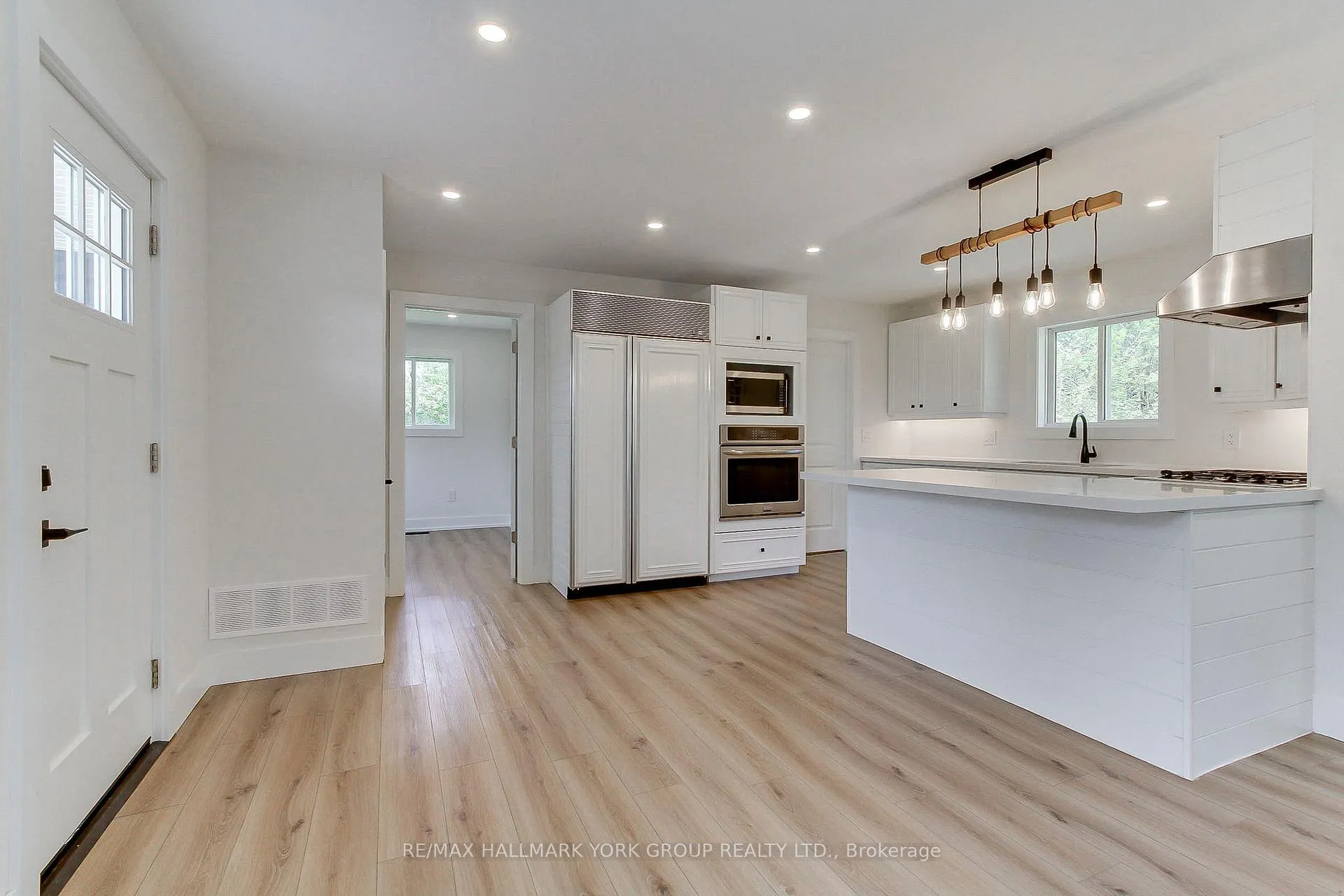 Photo 7 of 32 Larch Lane, Georgina, Virginia — HOMEH
