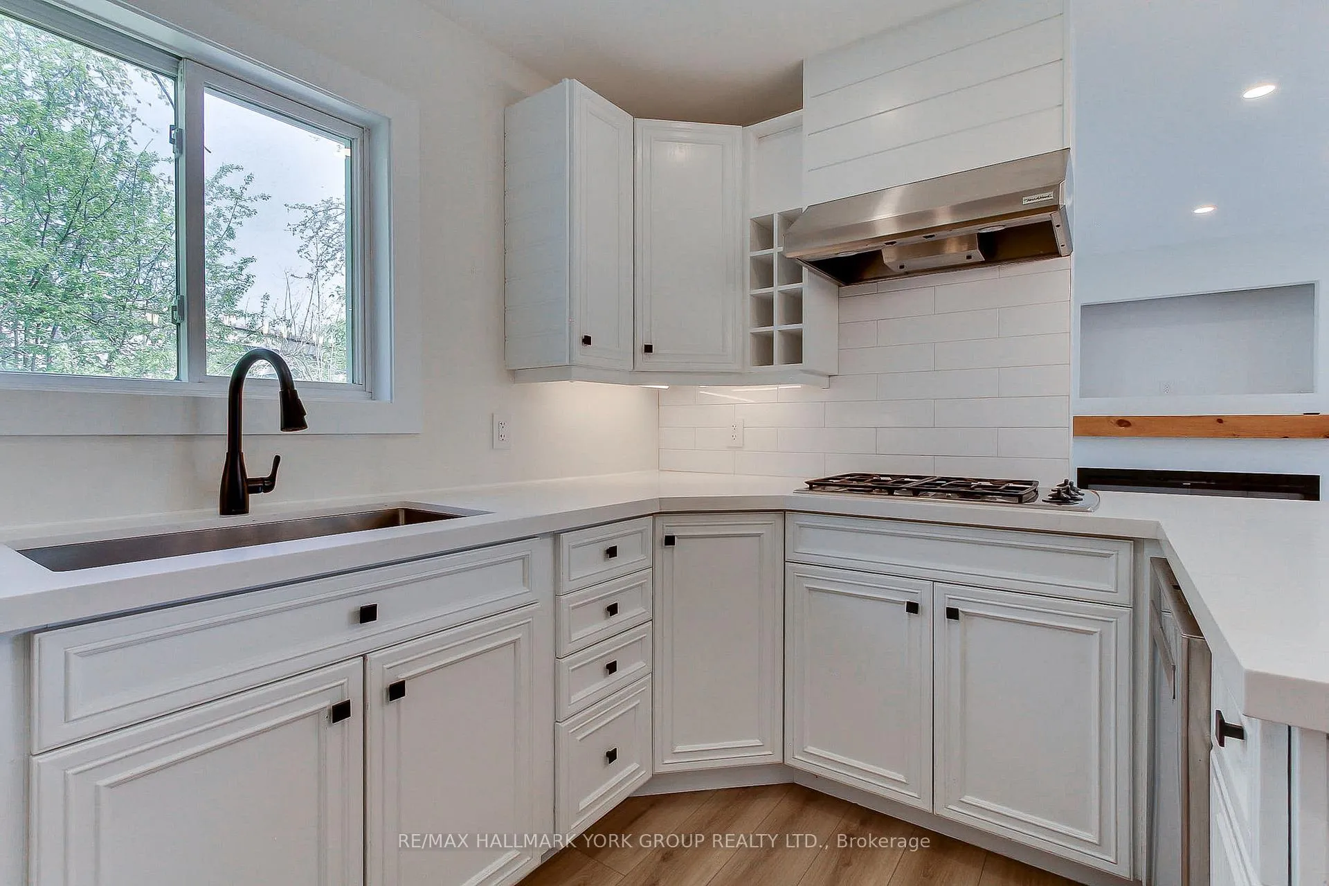 Photo 10 of 32 Larch Lane, Georgina, Virginia — HOMEH