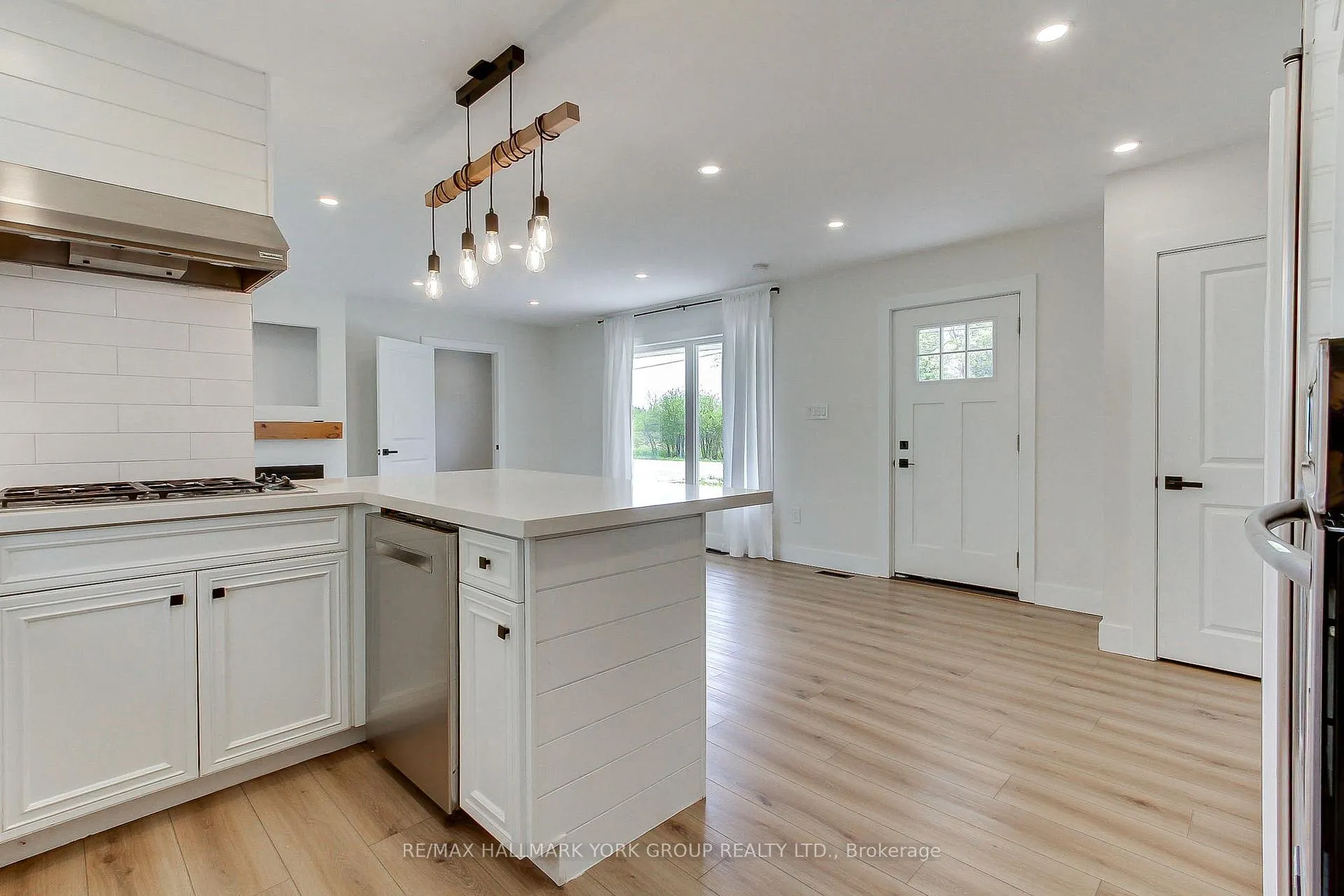 Photo 13 of 32 Larch Lane, Georgina, Virginia — HOMEH