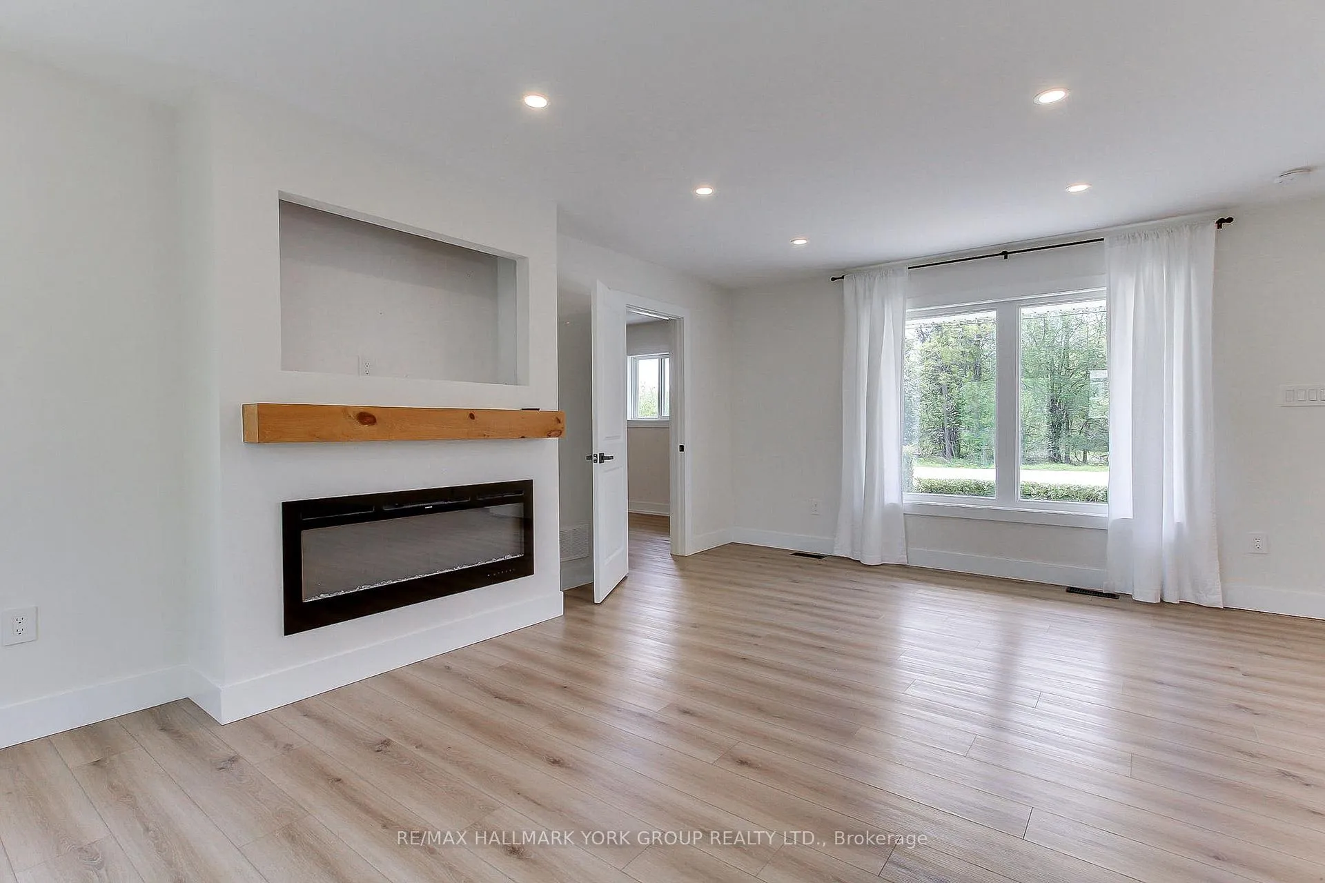 Photo 19 of 32 Larch Lane, Georgina, Virginia — HOMEH