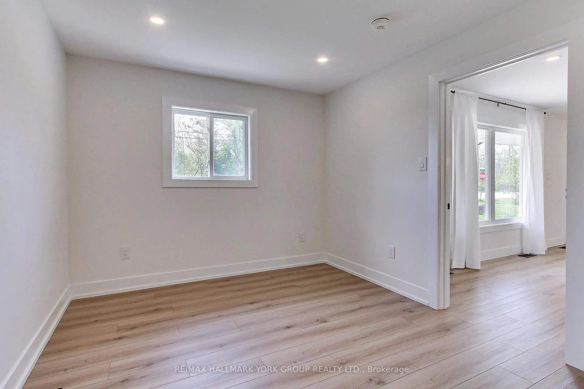 Photo 23 of 32 Larch Lane, Georgina, Virginia — HOMEH