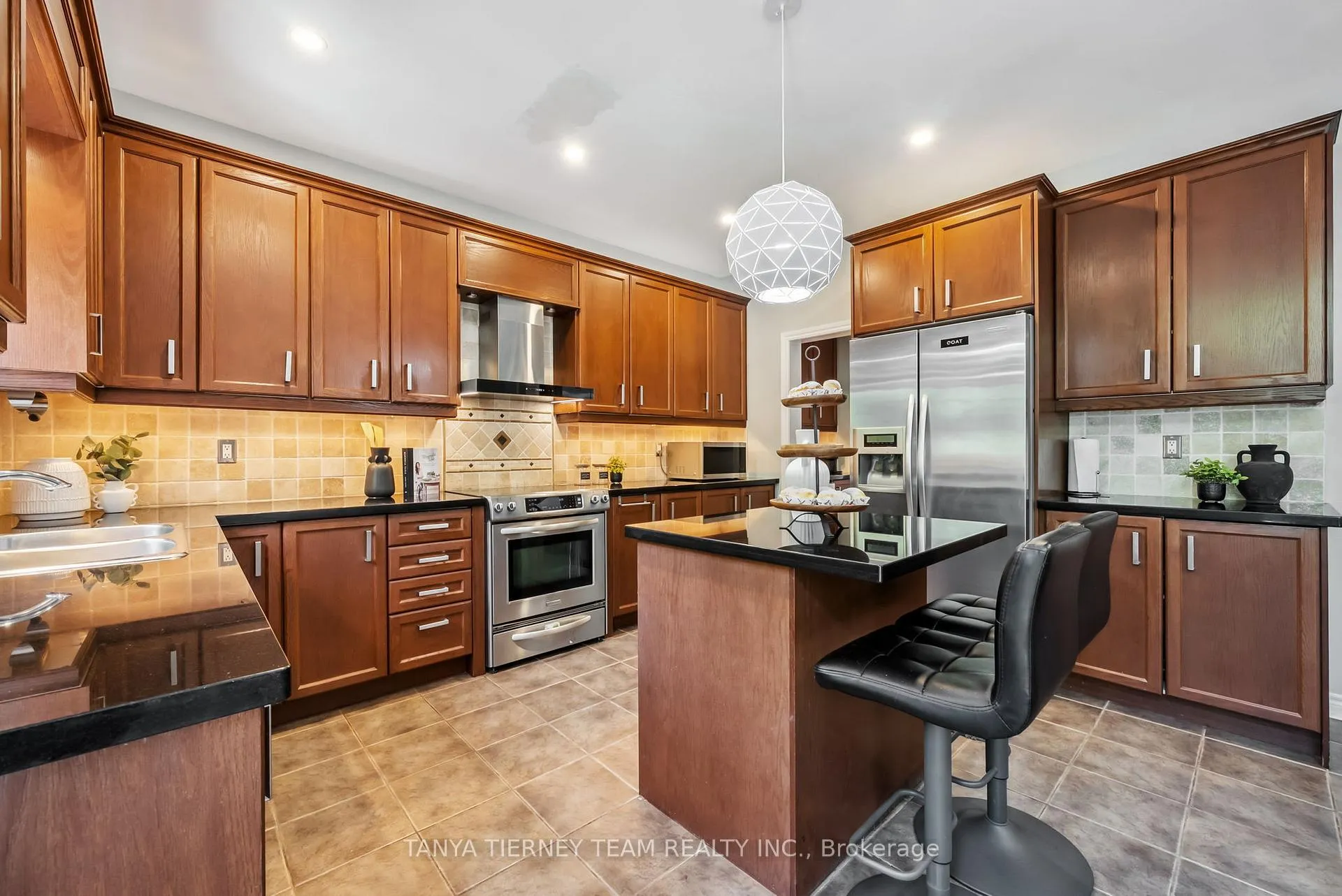 Photo 13 of 165 Rivers Edge Place, Whitby, Taunton North — HOMEH