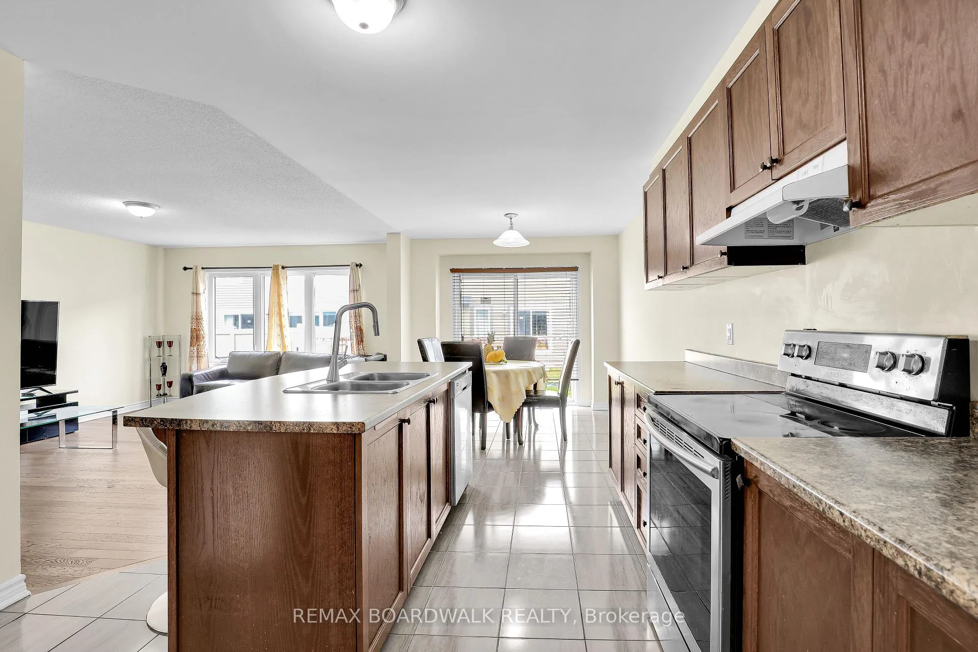 Photo 3 of 340 Sweetclover Way, Ottawa, Avalon West — HOMEH