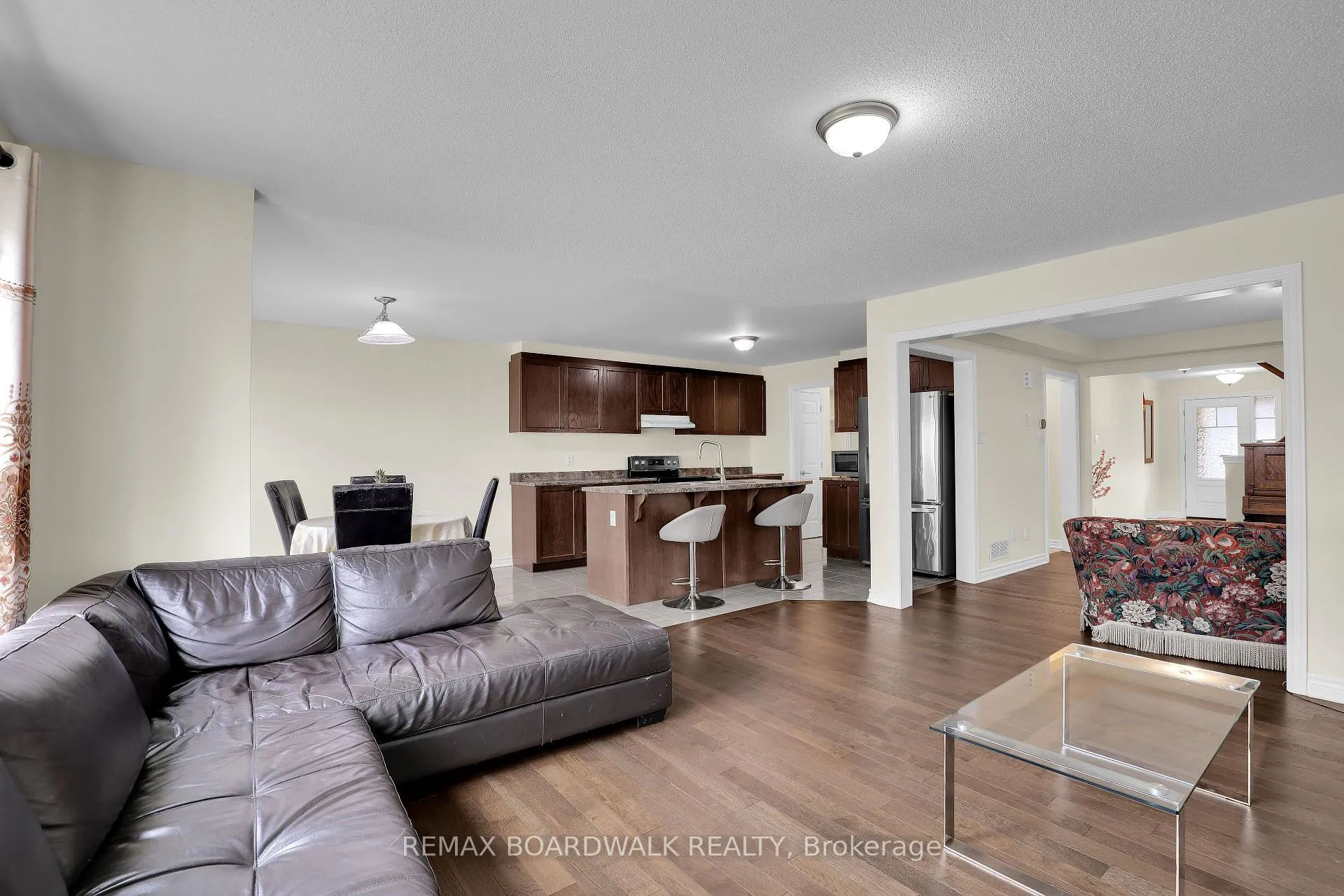 Photo 4 of 340 Sweetclover Way, Ottawa, Avalon West — HOMEH