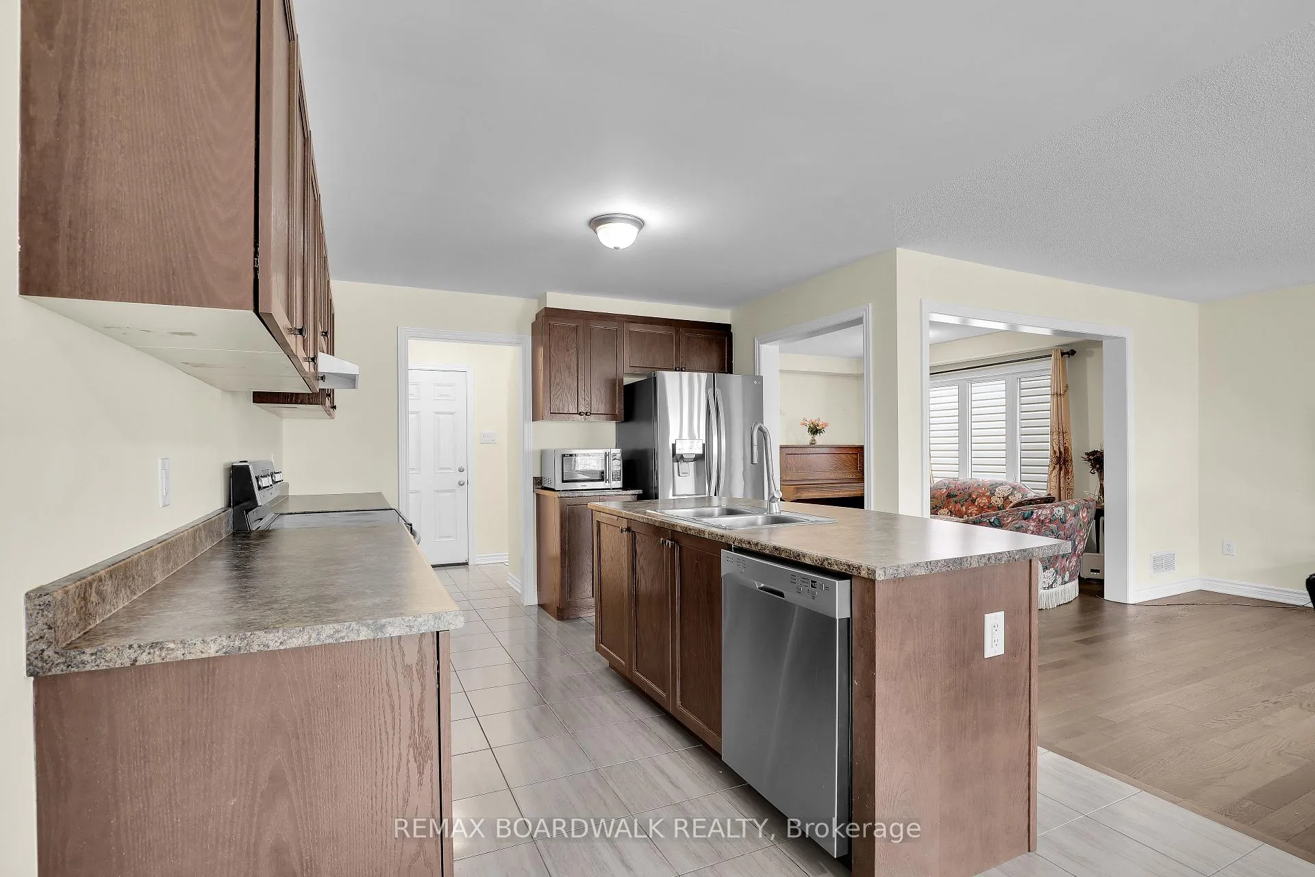 Photo 5 of 340 Sweetclover Way, Ottawa, Avalon West — HOMEH