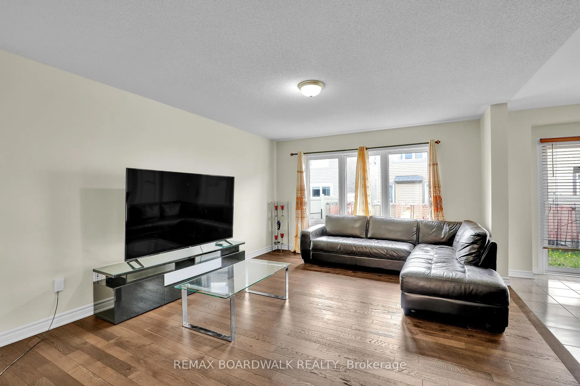 Photo 12 of 340 Sweetclover Way, Ottawa, Avalon West — HOMEH