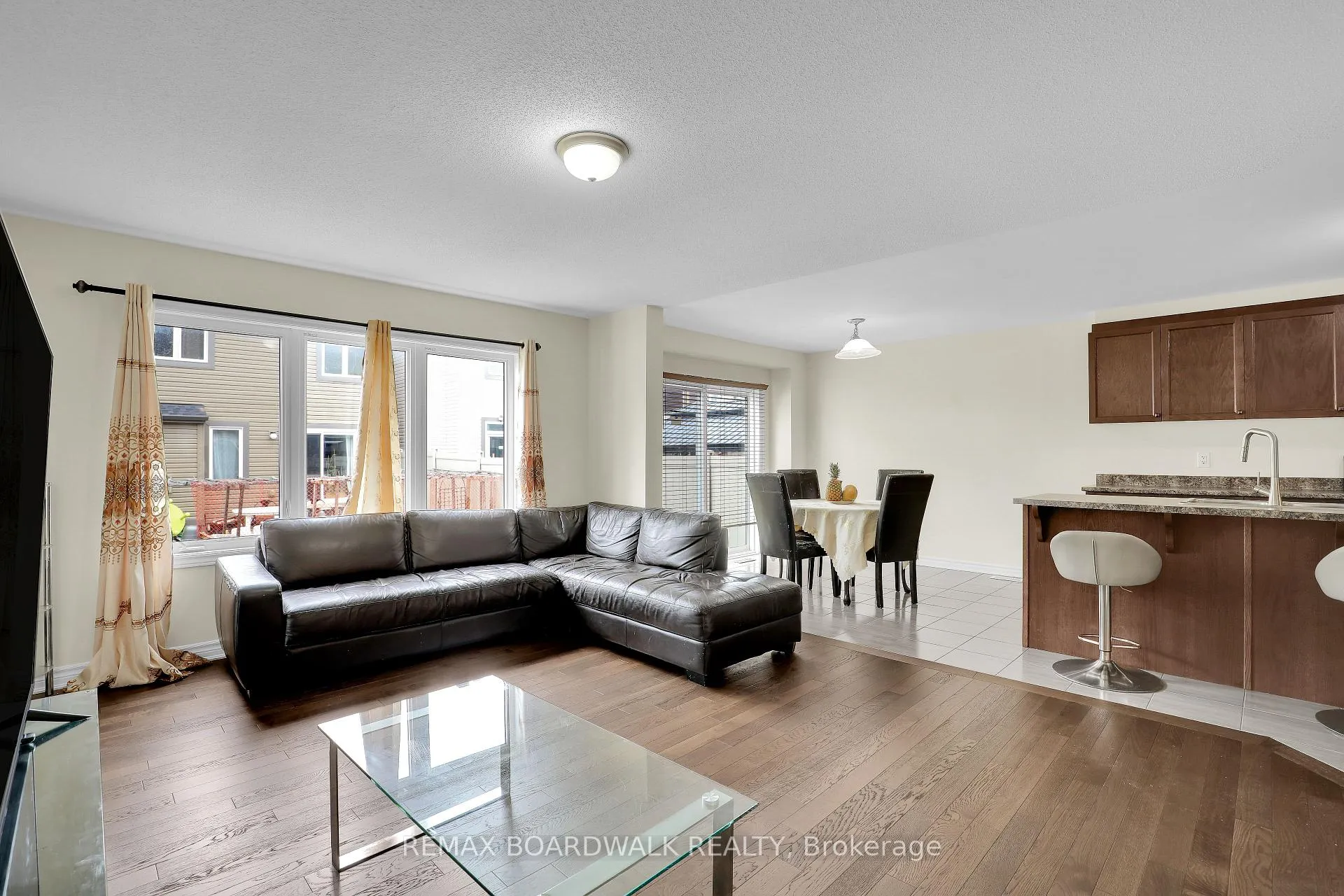 Photo 13 of 340 Sweetclover Way, Ottawa, Avalon West — HOMEH