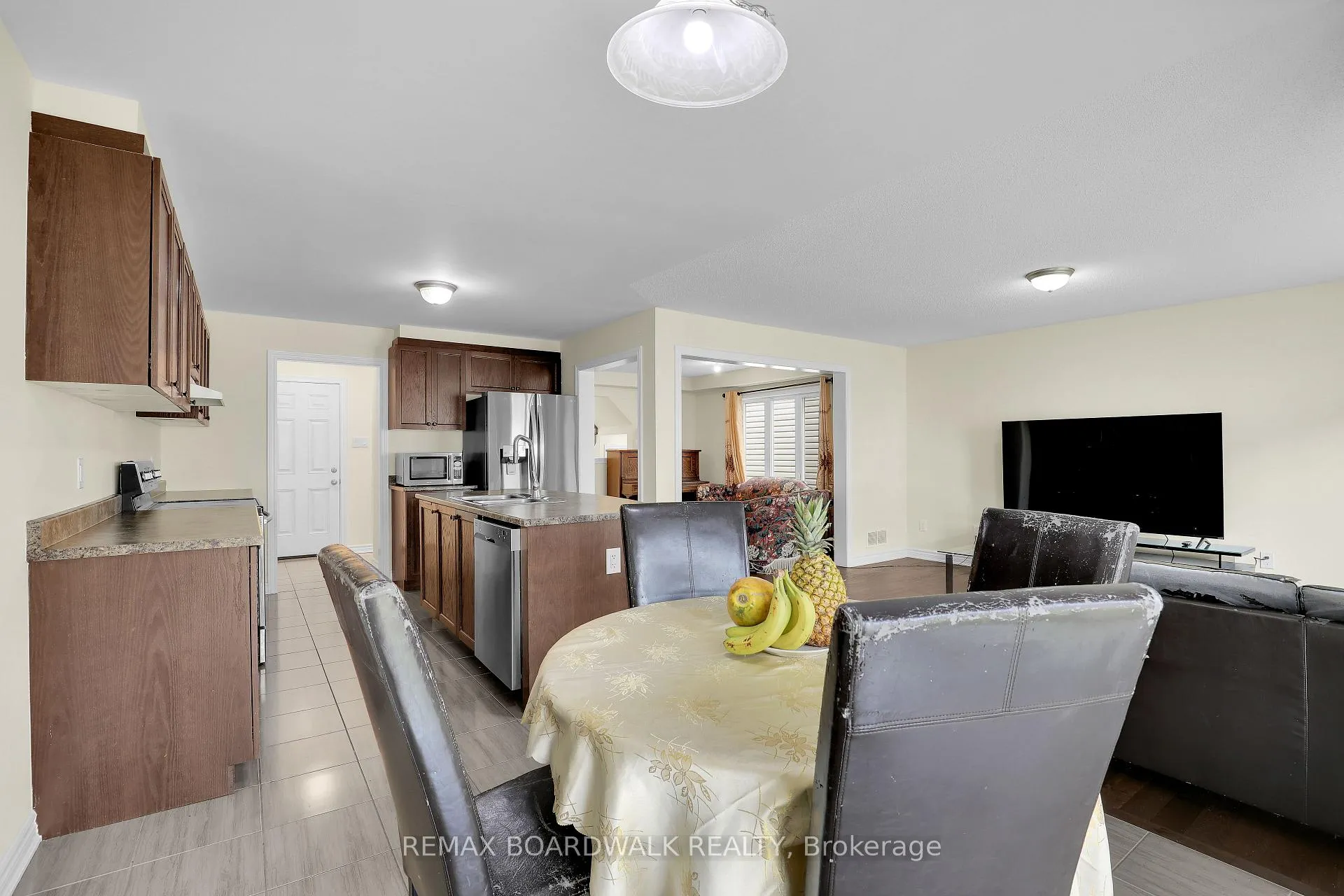 Photo 14 of 340 Sweetclover Way, Ottawa, Avalon West — HOMEH