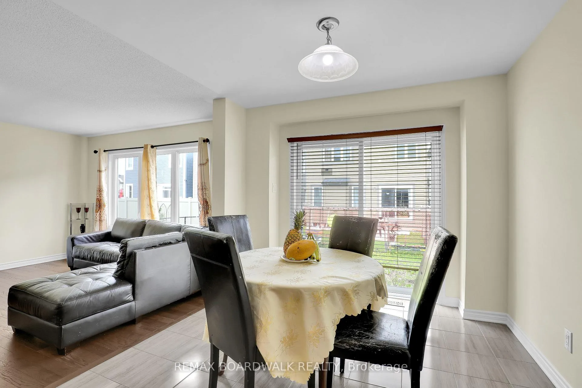 Photo 15 of 340 Sweetclover Way, Ottawa, Avalon West — HOMEH