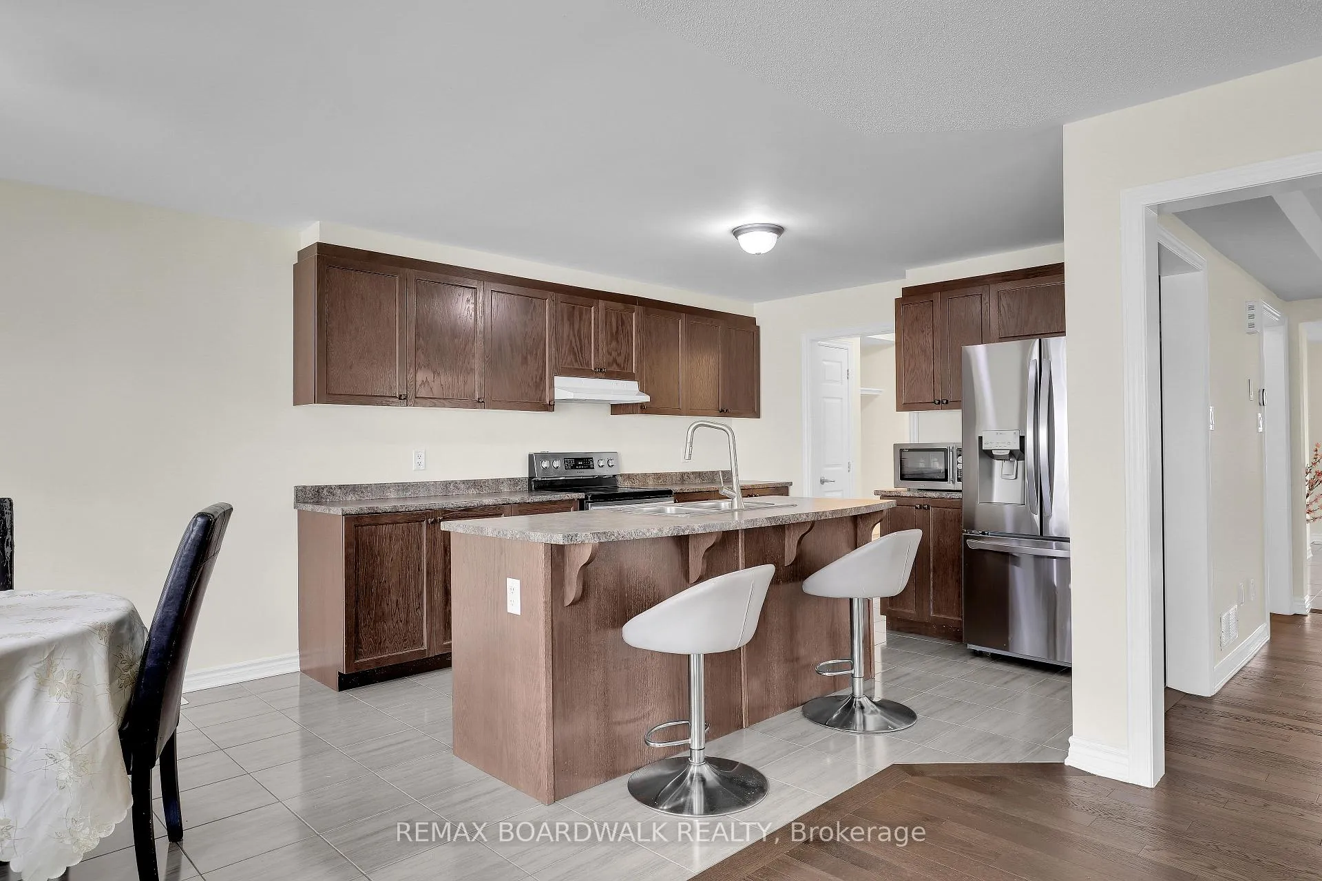 Photo 16 of 340 Sweetclover Way, Ottawa, Avalon West — HOMEH