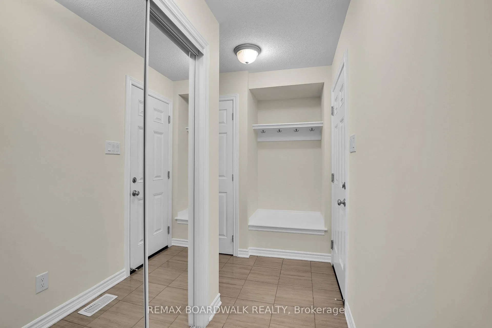 Photo 18 of 340 Sweetclover Way, Ottawa, Avalon West — HOMEH
