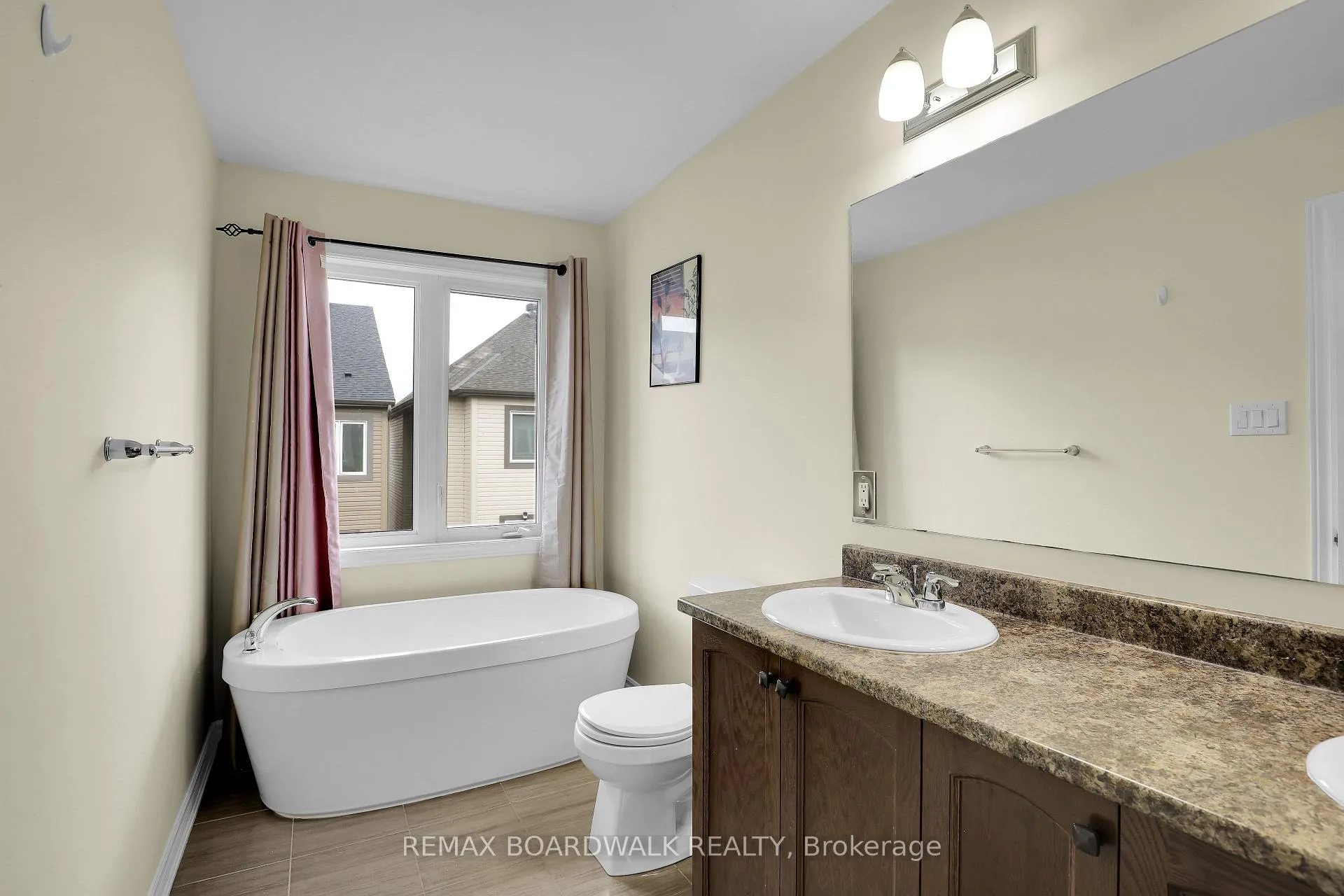 Photo 24 of 340 Sweetclover Way, Ottawa, Avalon West — HOMEH