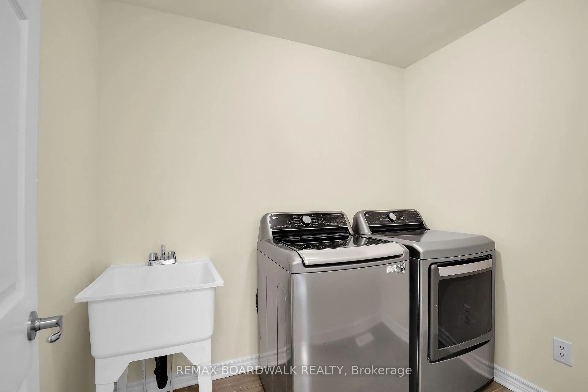 Photo 30 of 340 Sweetclover Way, Ottawa, Avalon West — HOMEH