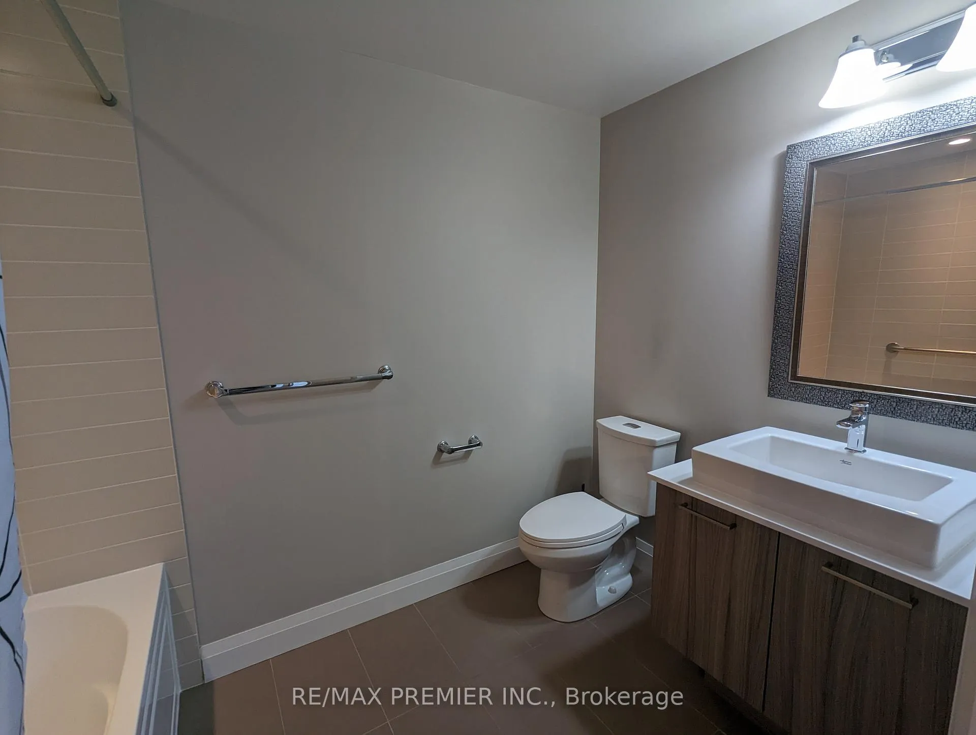 Photo 4 of Unit 801, 4800 Highway 7, Vaughan, East Woodbridge — HOMEH