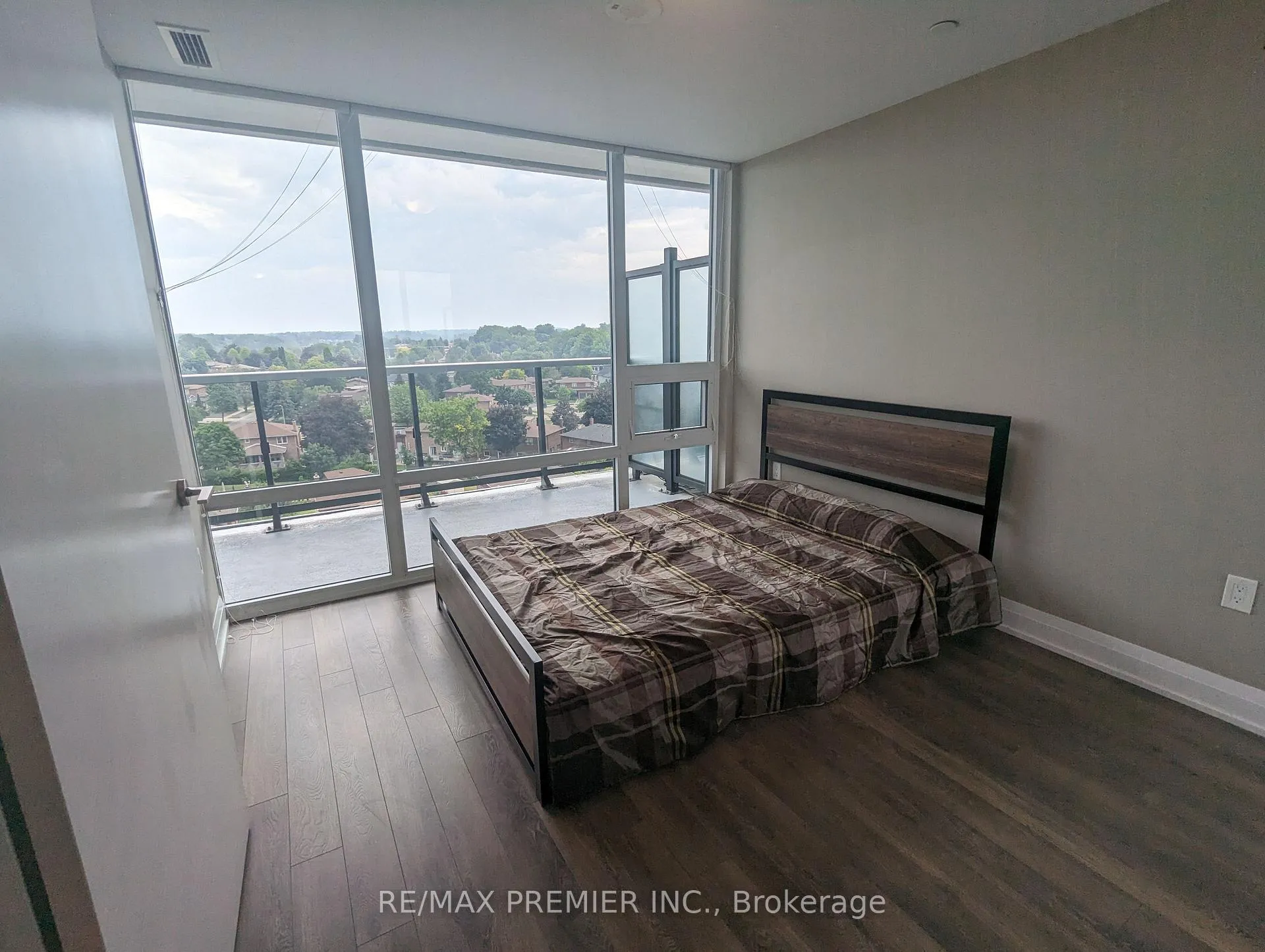 Photo 7 of Unit 801, 4800 Highway 7, Vaughan, East Woodbridge — HOMEH
