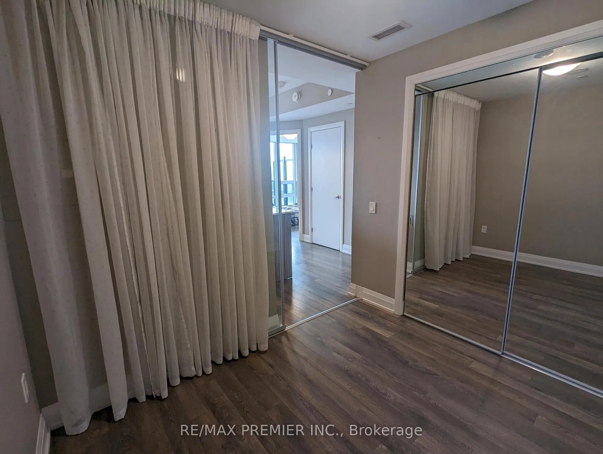 Photo 10 of Unit 801, 4800 Highway 7, Vaughan, East Woodbridge — HOMEH