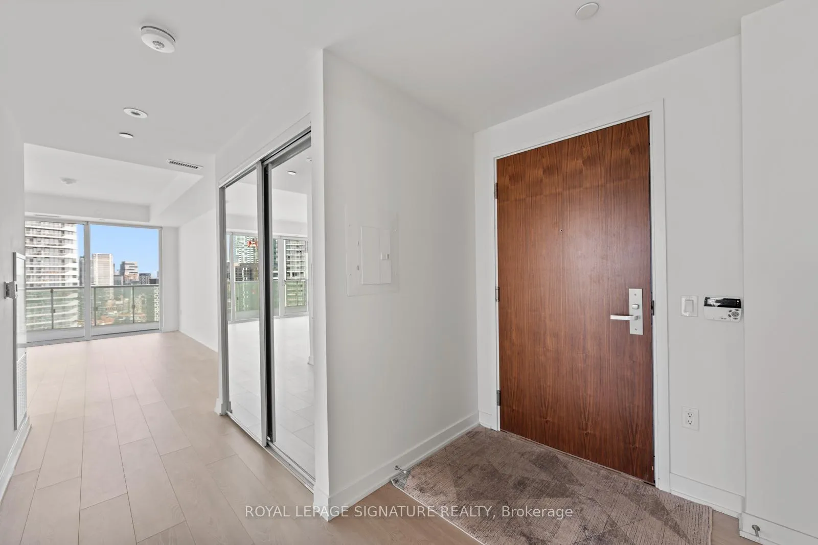 Photo 4 of Unit 3305, 15 Queens Quay E, Toronto, Waterfront Communities — HOMEH
