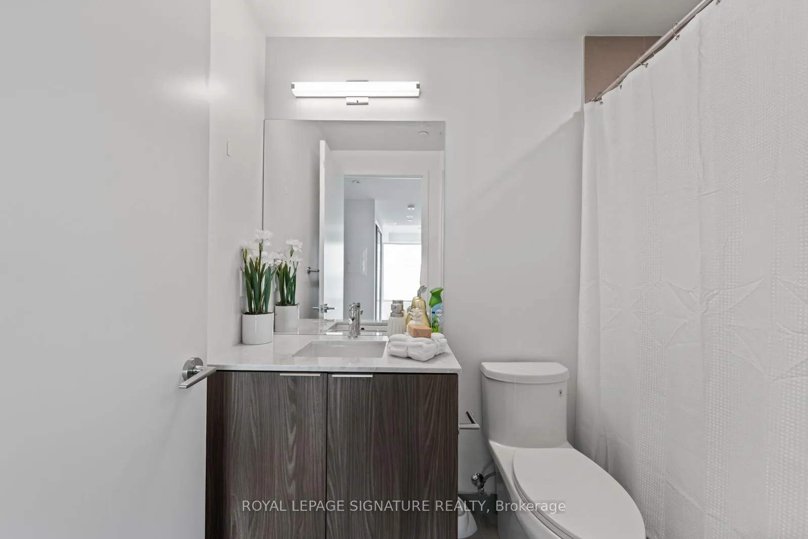 Photo 5 of Unit 3305, 15 Queens Quay E, Toronto, Waterfront Communities — HOMEH