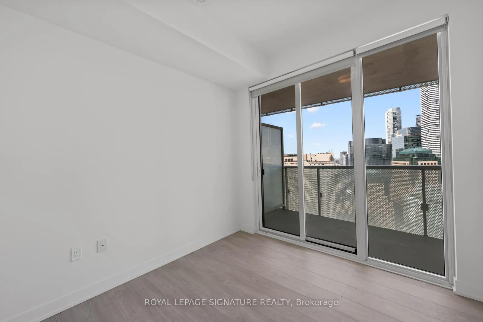 Photo 6 of Unit 3305, 15 Queens Quay E, Toronto, Waterfront Communities — HOMEH