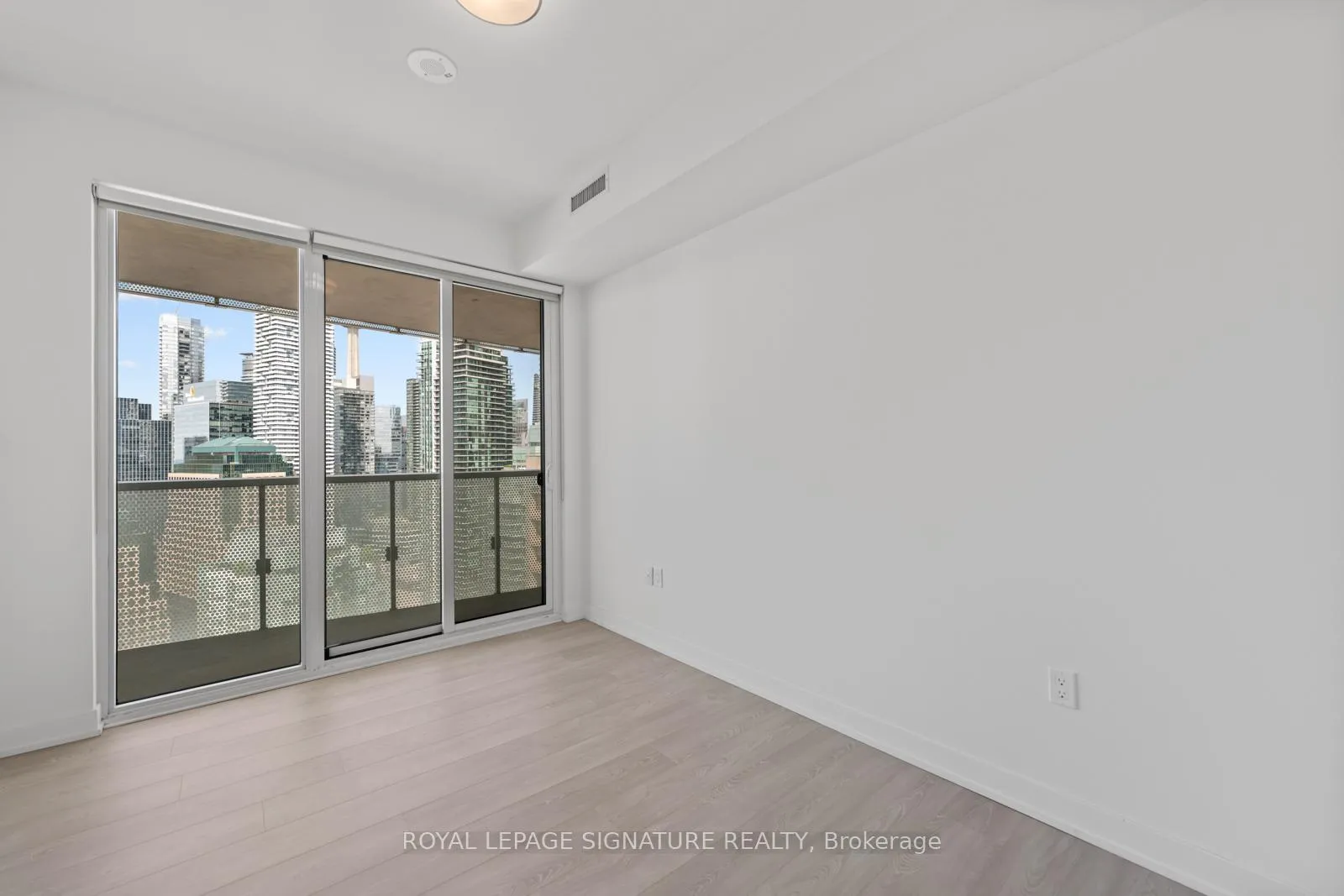 Photo 13 of Unit 3305, 15 Queens Quay E, Toronto, Waterfront Communities — HOMEH