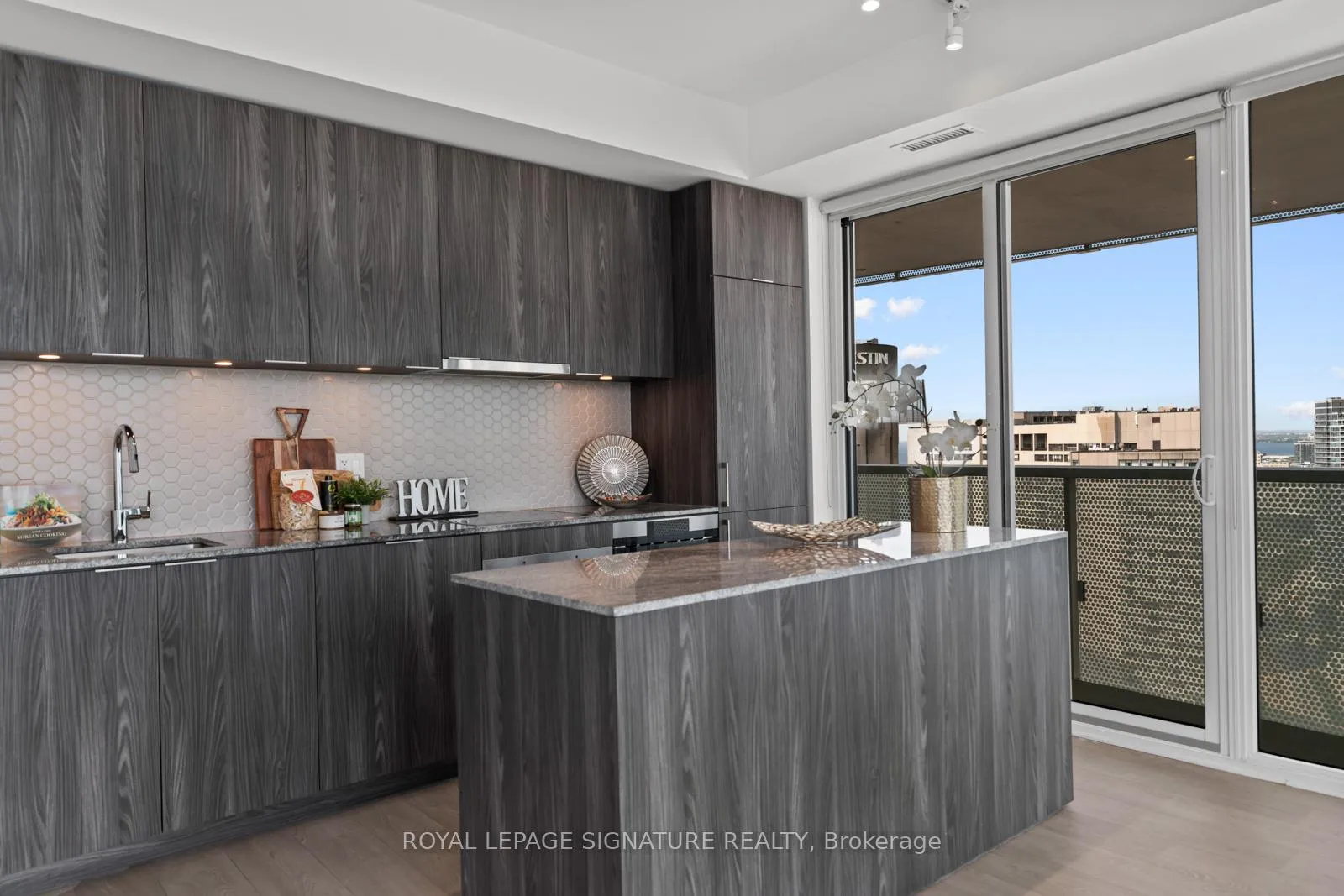 Photo 15 of Unit 3305, 15 Queens Quay E, Toronto, Waterfront Communities — HOMEH