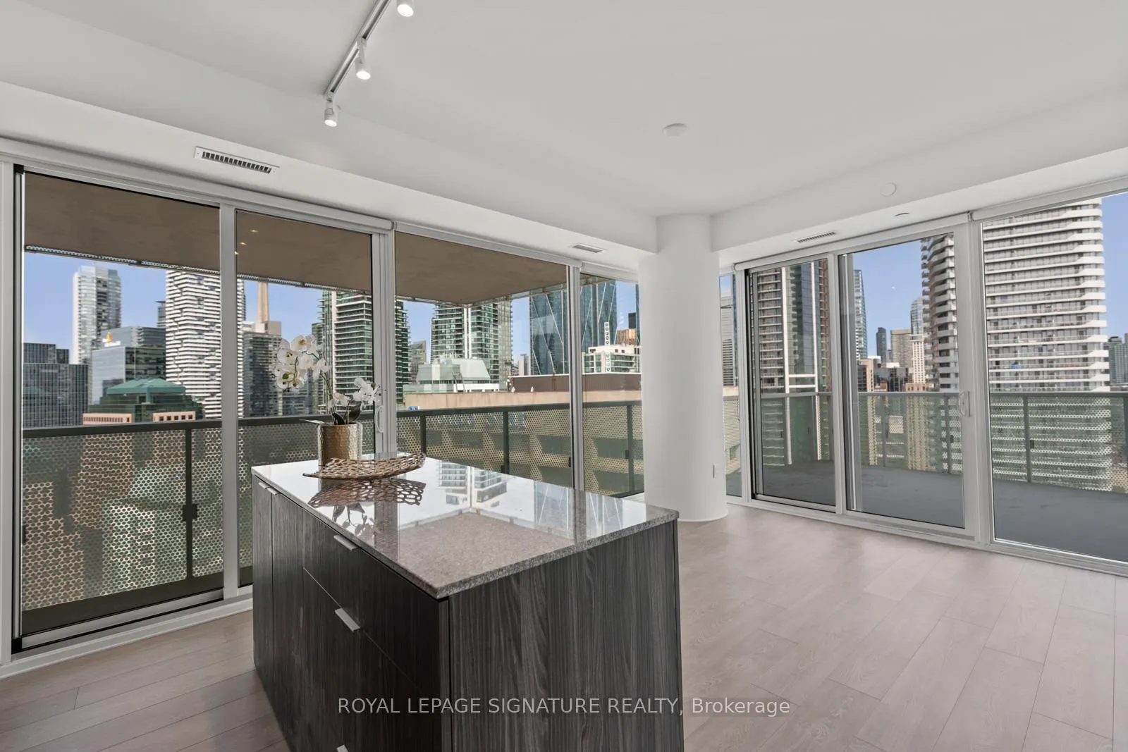 Photo 37 of Unit 3305, 15 Queens Quay E, Toronto, Waterfront Communities — HOMEH