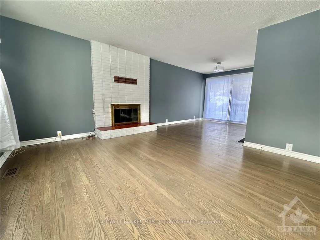 Photo 4 of 33 Wallford Way, Ottawa, City View/Skyline/Fisher Heights/Parkwood Hills — HOMEH