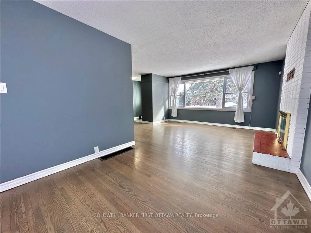 Photo 5 of 33 Wallford Way, Ottawa, City View/Skyline/Fisher Heights/Parkwood Hills — HOMEH