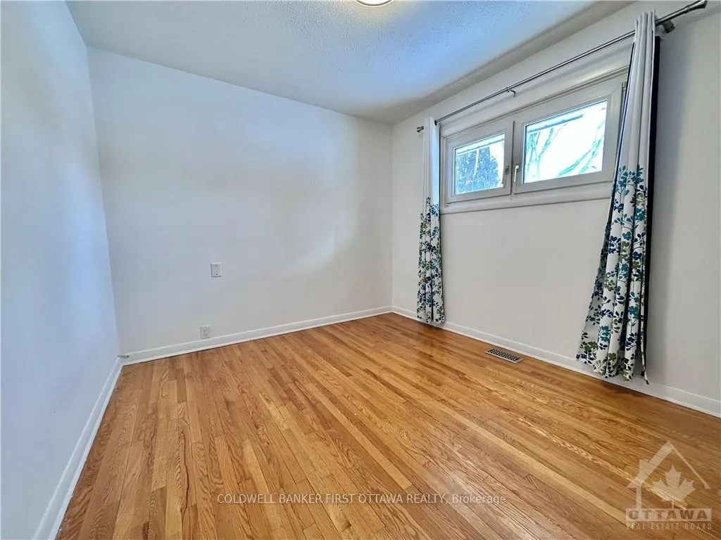 Photo 9 of 33 Wallford Way, Ottawa, City View/Skyline/Fisher Heights/Parkwood Hills — HOMEH