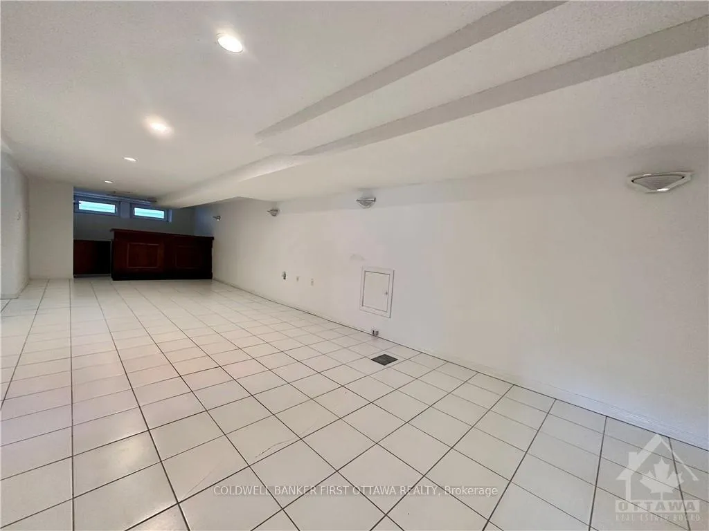 Photo 16 of 33 Wallford Way, Ottawa, City View/Skyline/Fisher Heights/Parkwood Hills — HOMEH