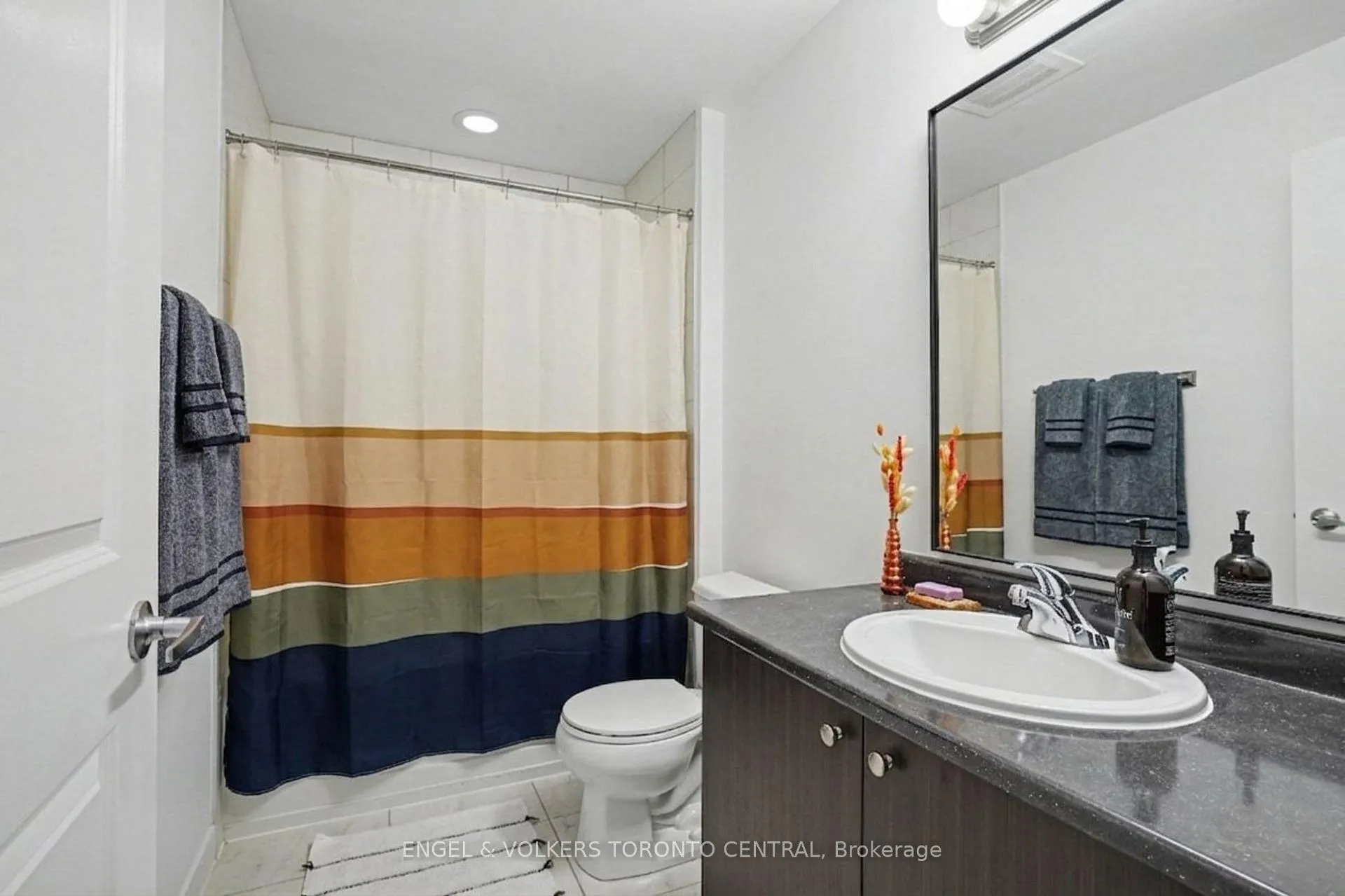 Photo 10 of Unit 706, 90 Charlton Avenue W, Hamilton, Durand — HOMEH