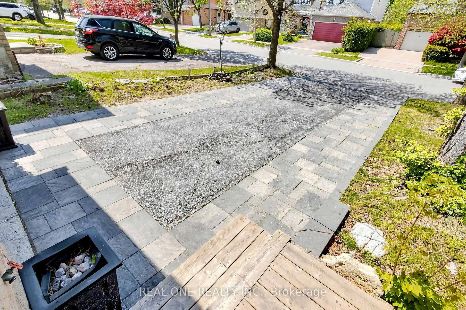Photo 4 of 61 Marlow Crescent, Markham, Markville — HOMEH