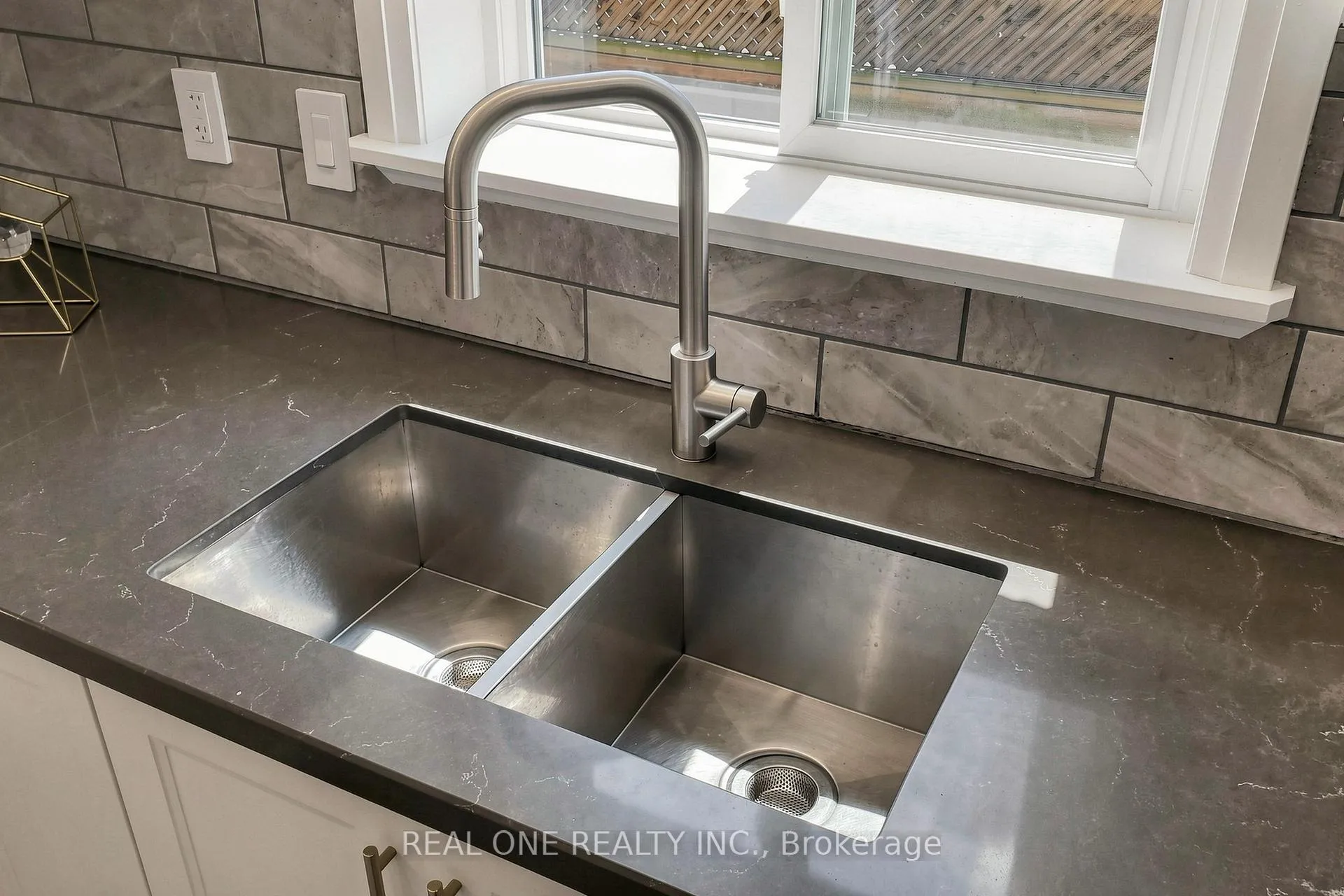 Photo 12 of 61 Marlow Crescent, Markham, Markville — HOMEH