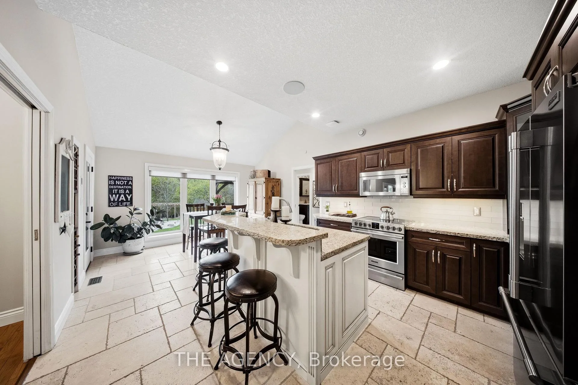 Photo 3 of 1 McDonald Place, Brant, South Dumfries — HOMEH