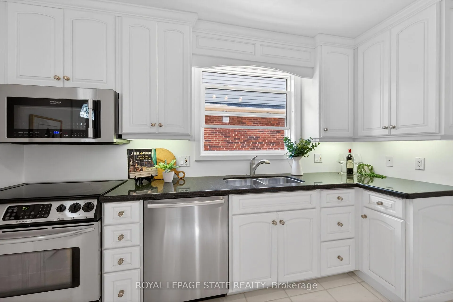 Photo 15 of 62 Uplands Avenue, Hamilton, Westdale — HOMEH