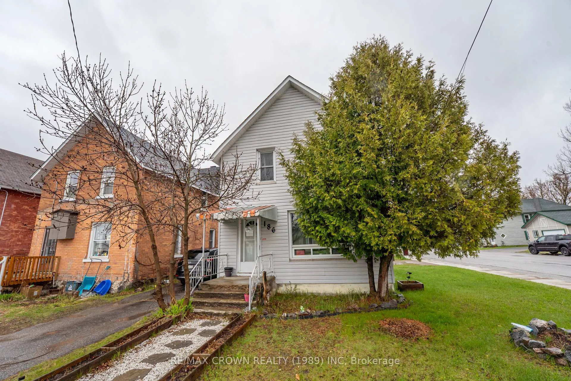 Front of 186 Church Street