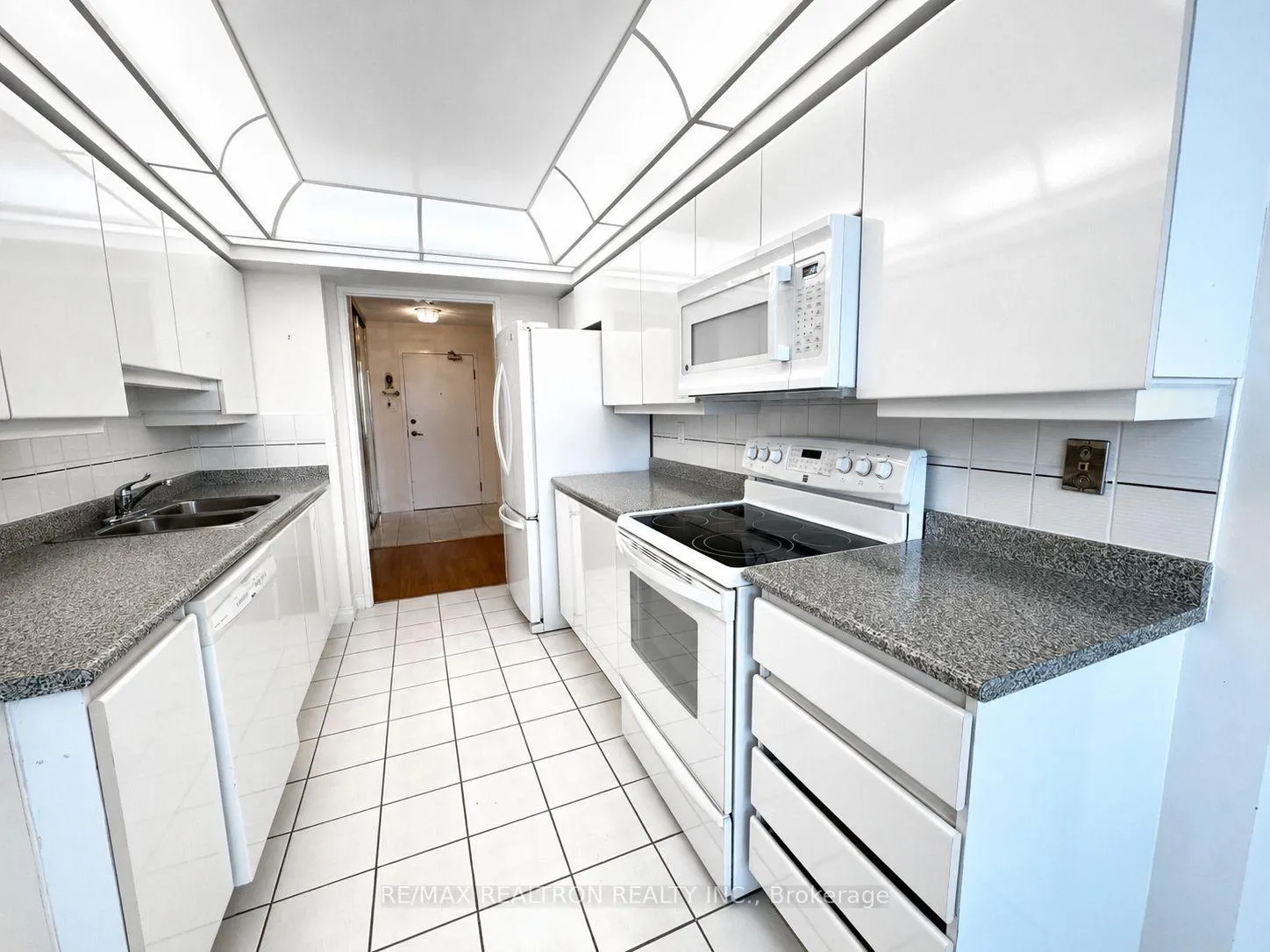 Photo 2 of Unit 502, 7 Townsgate Drive, Vaughan, Crestwood-Springfarm-Yorkhill — HOMEH